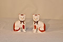 Paar Staffordshire Katzenfiguren, CIRCA 1970