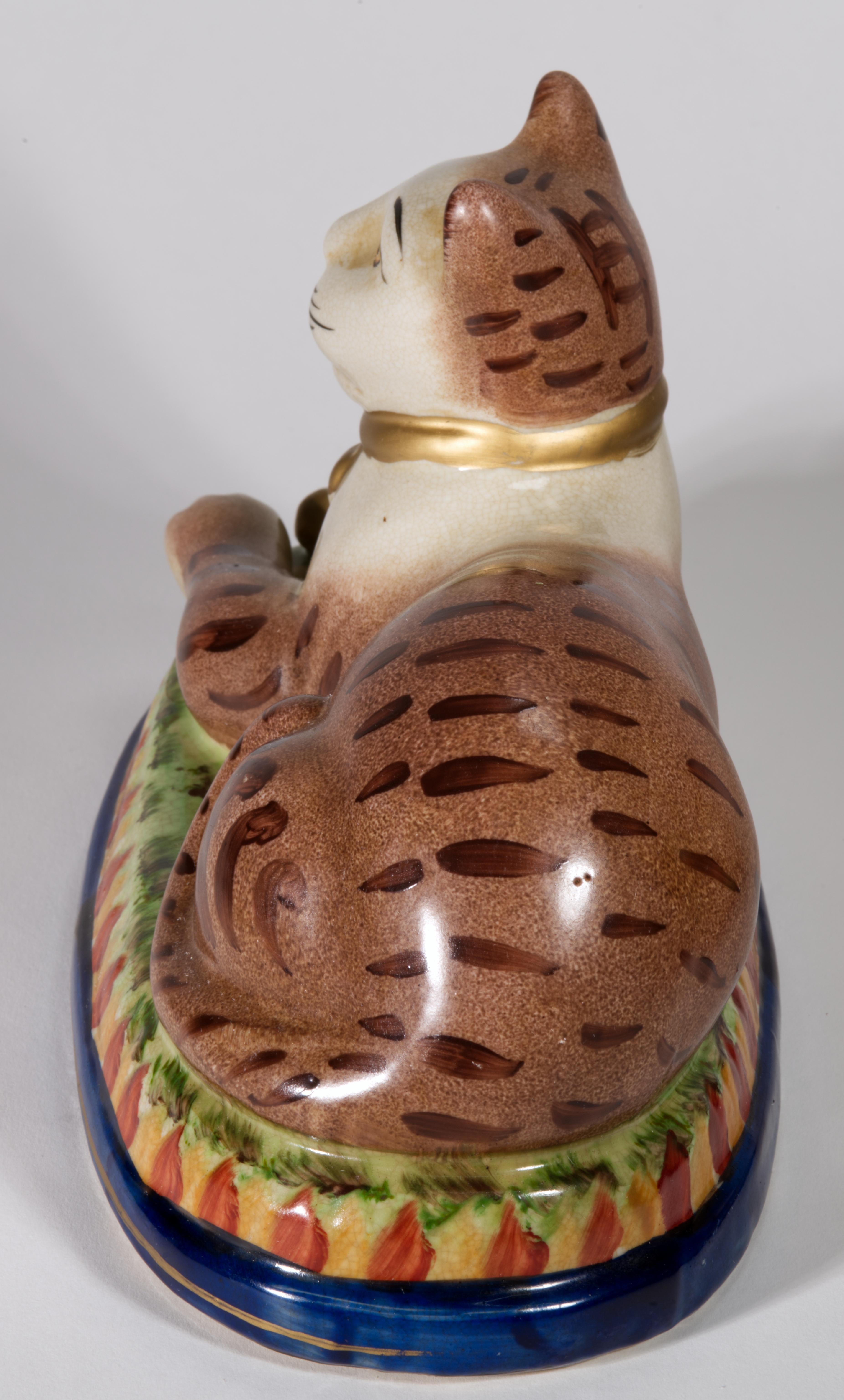 Paar Staffordshire-Katzen auf Kissen liegend, Vintage im Angebot 5