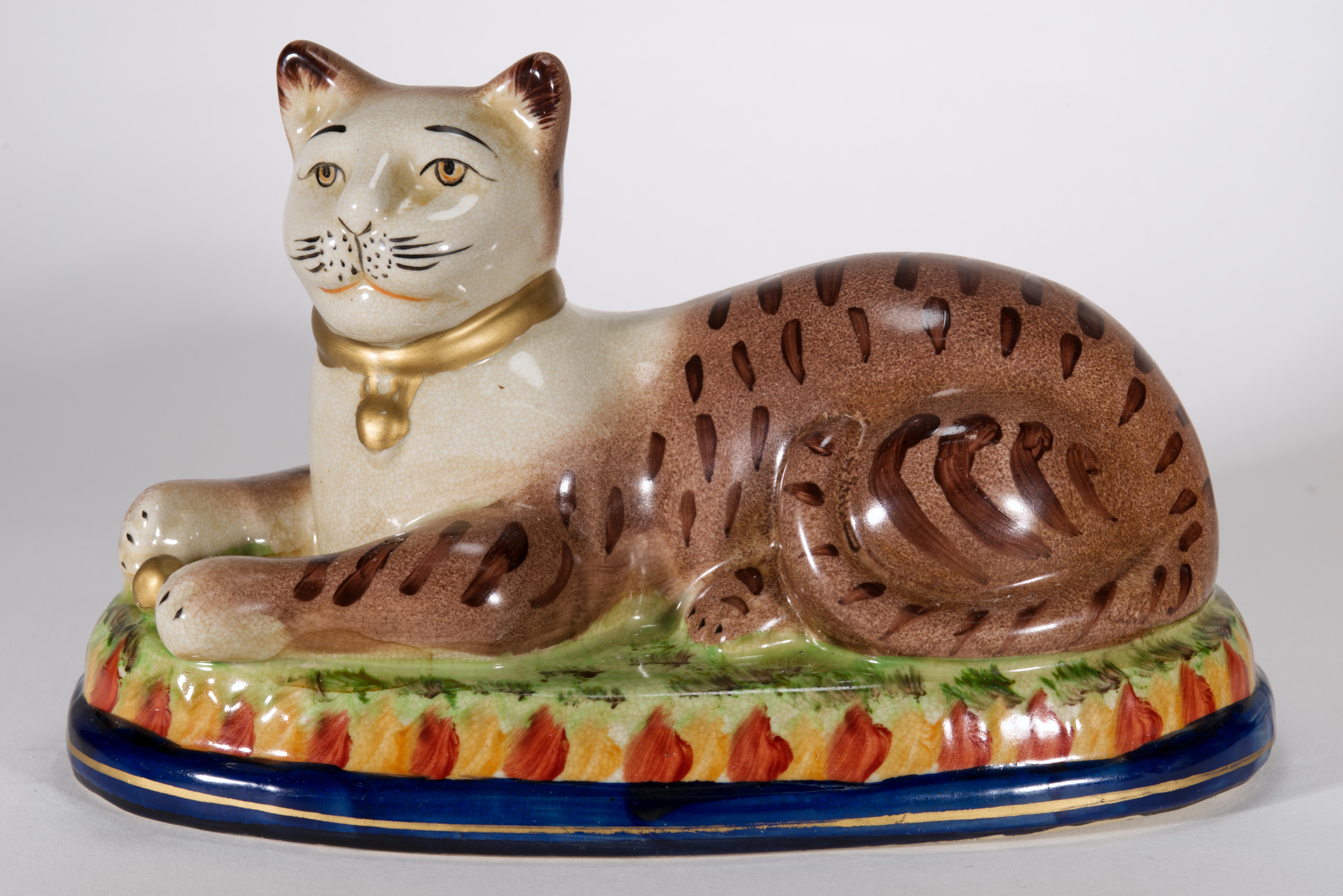 Paar Staffordshire-Katzen auf Kissen liegend, Vintage im Zustand „Gut“ im Angebot in Clifton Springs, NY