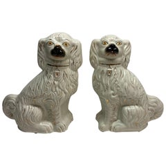 Paar Staffordshire-Hunde