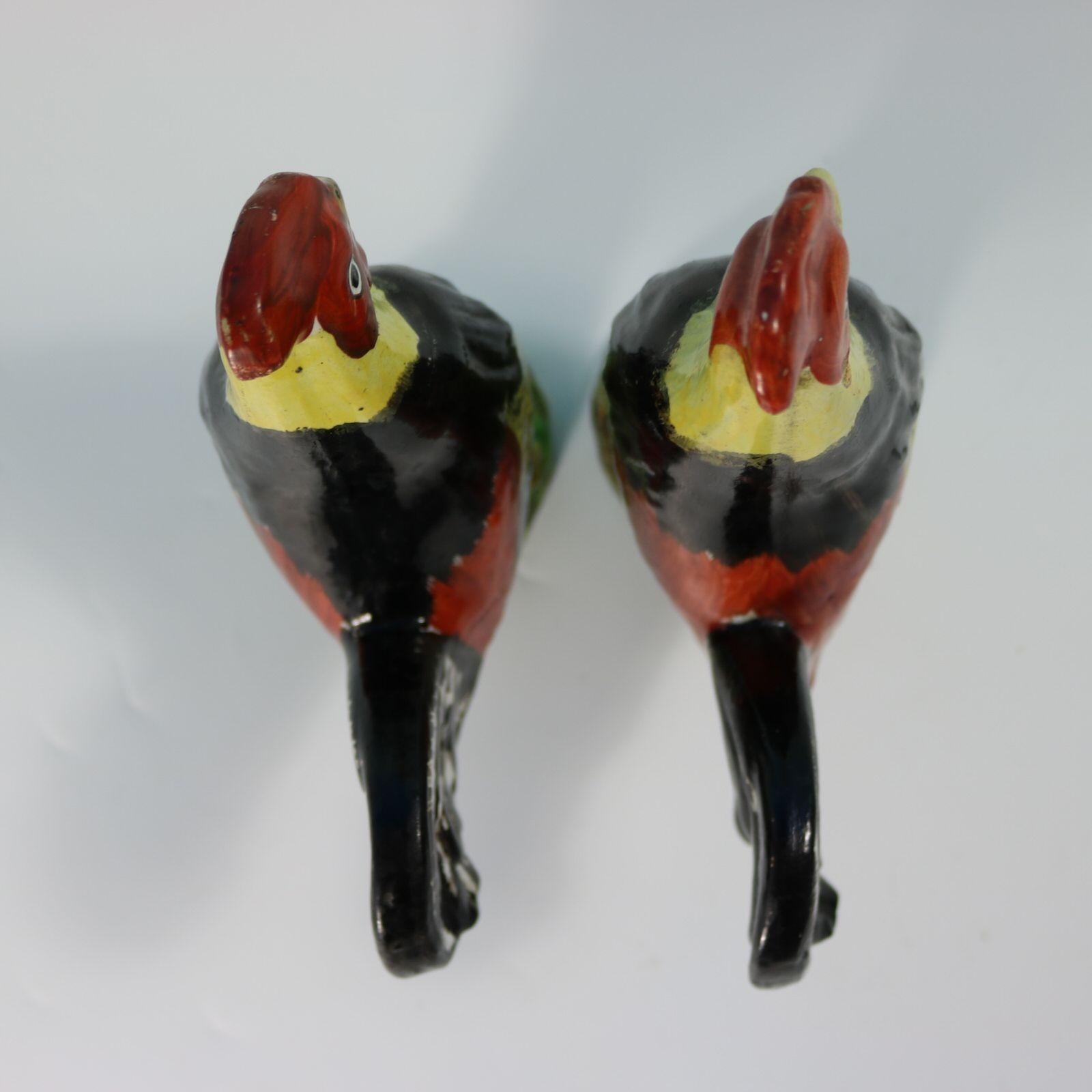 Coppia di figure di galletti in ceramica perlata dello Staffordshire in vendita 5