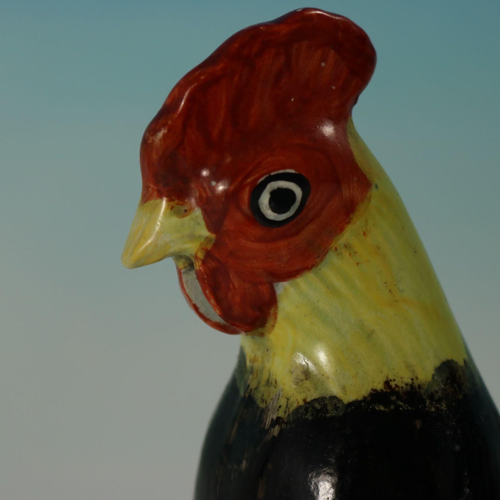 Coppia di figure di galletti in ceramica perlata dello Staffordshire in vendita 10