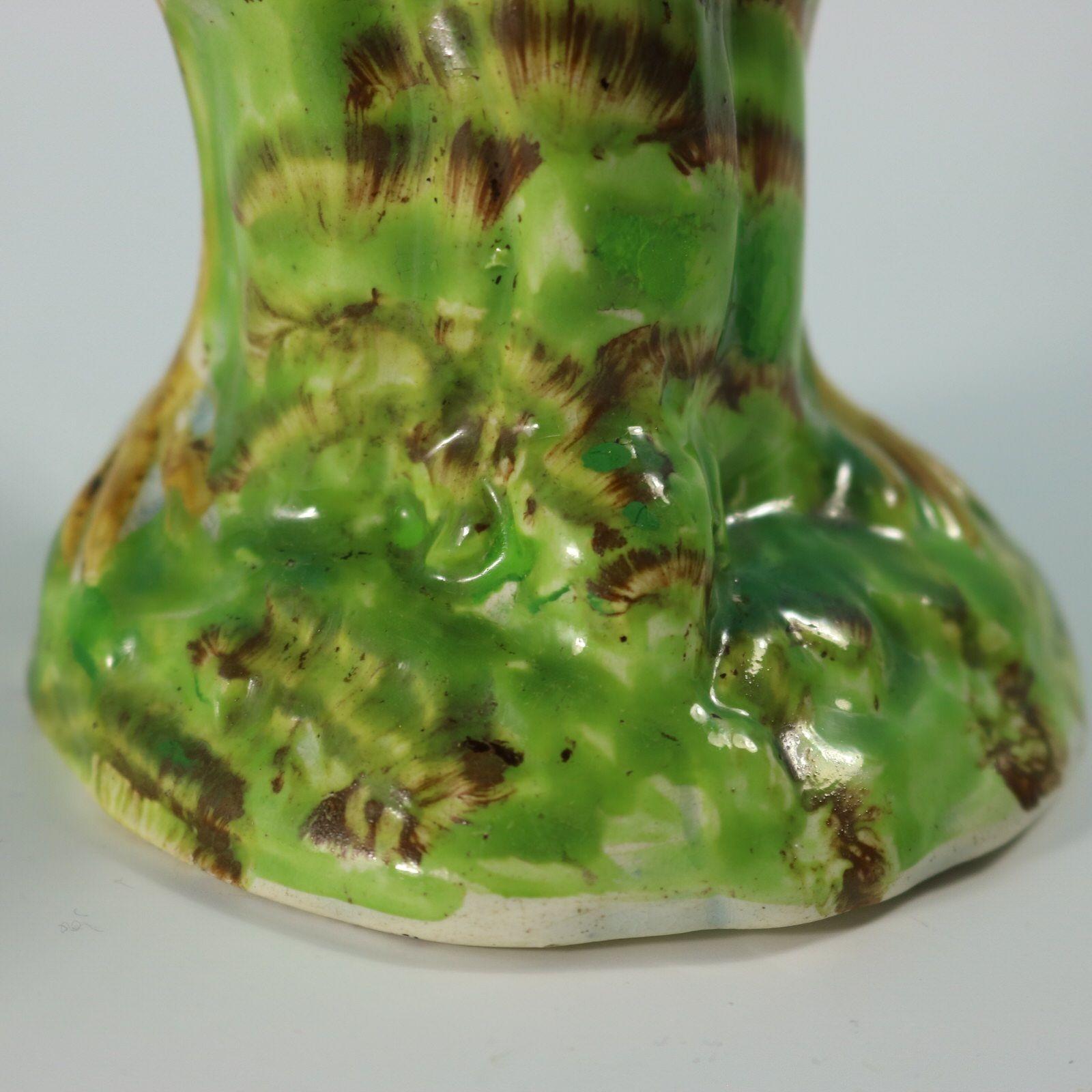 Coppia di figure di galletti in ceramica perlata dello Staffordshire in vendita 14
