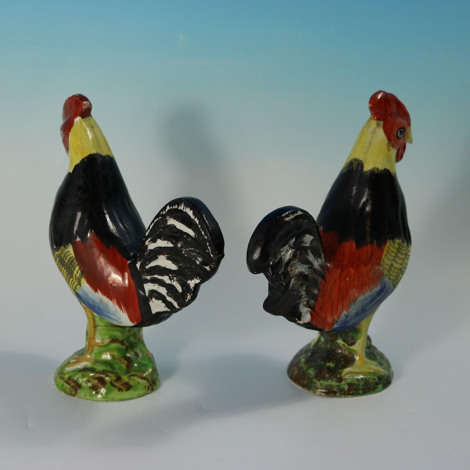 Coppia di figure di galletti in ceramica perlata dello Staffordshire in vendita 1