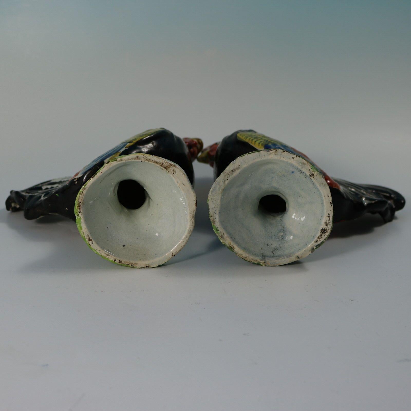 Coppia di figure di galletti in ceramica perlata dello Staffordshire in vendita 4