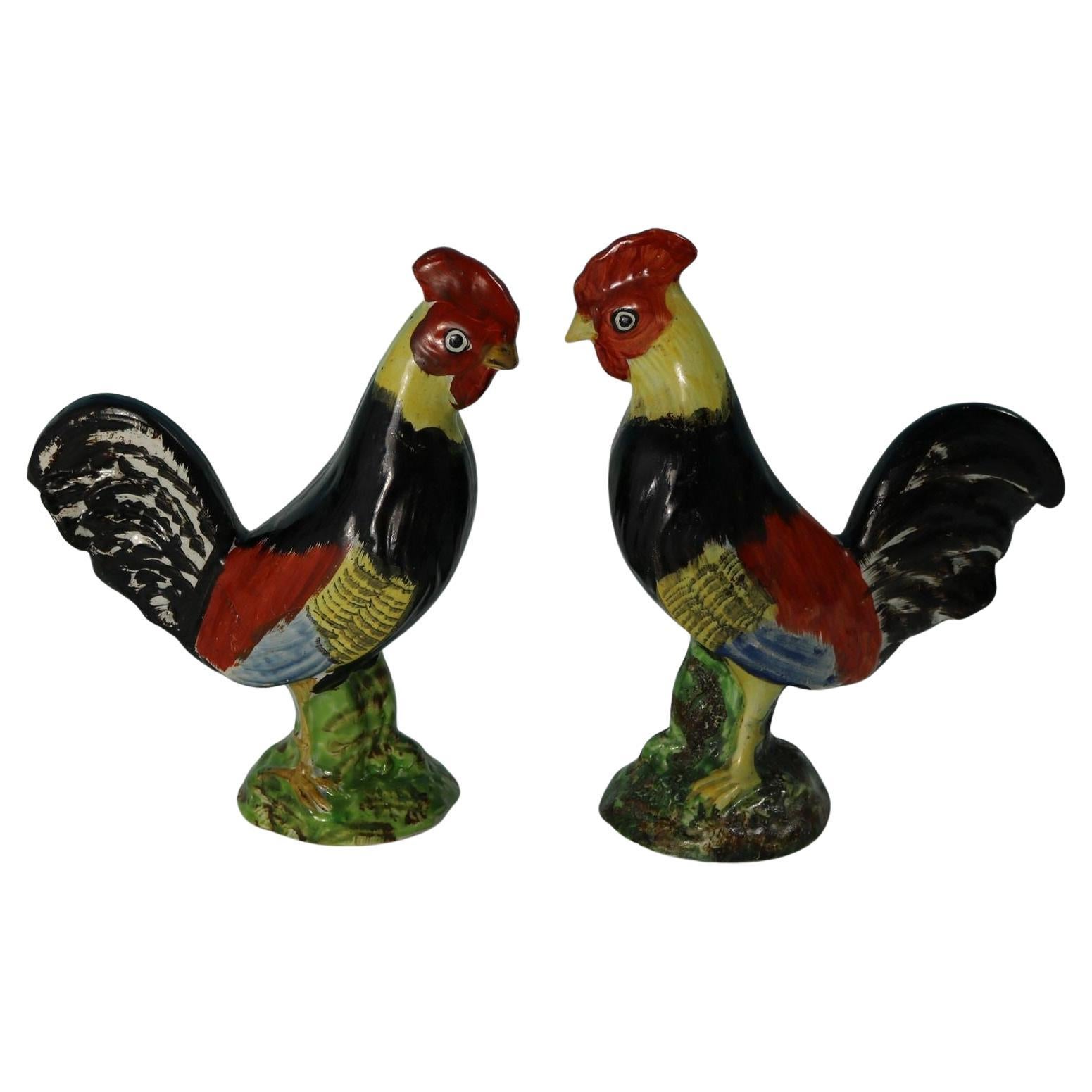 Pareja de figuras de gallos de Staffordshire de cerámica nacarada