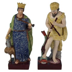 Ein Paar Staffordshire-Perlenware Juno- und Neptun-Figuren