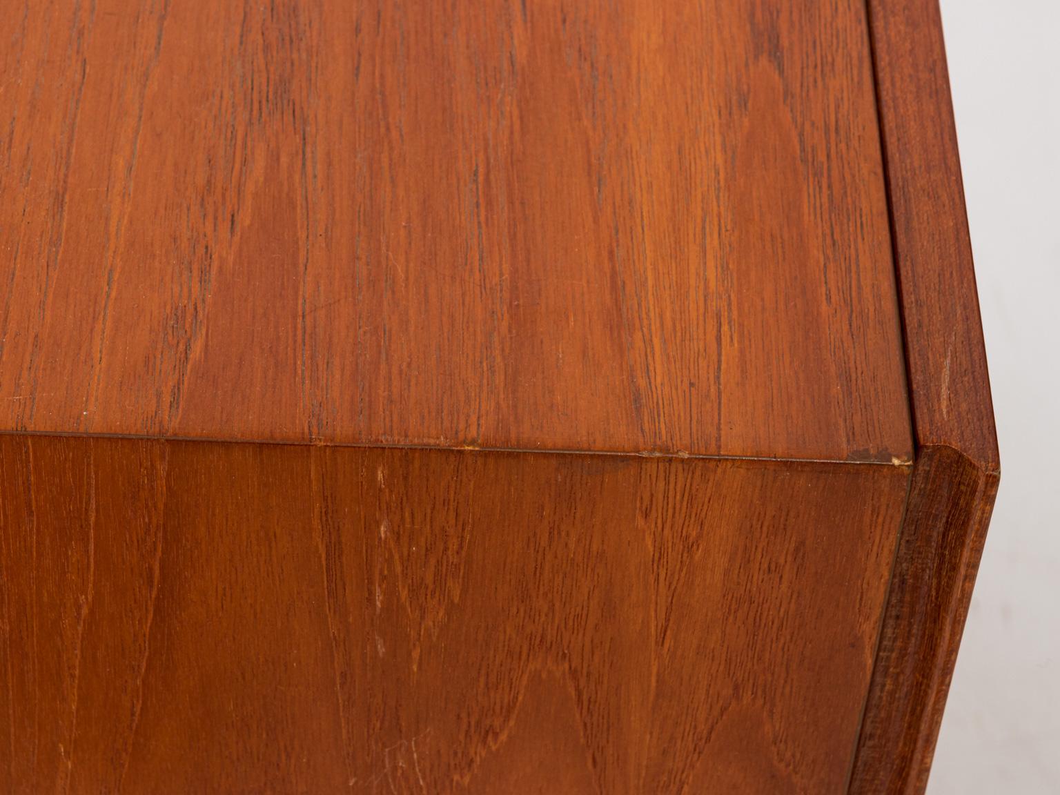 Pair of Stained Birch Bachelor's Chests 8