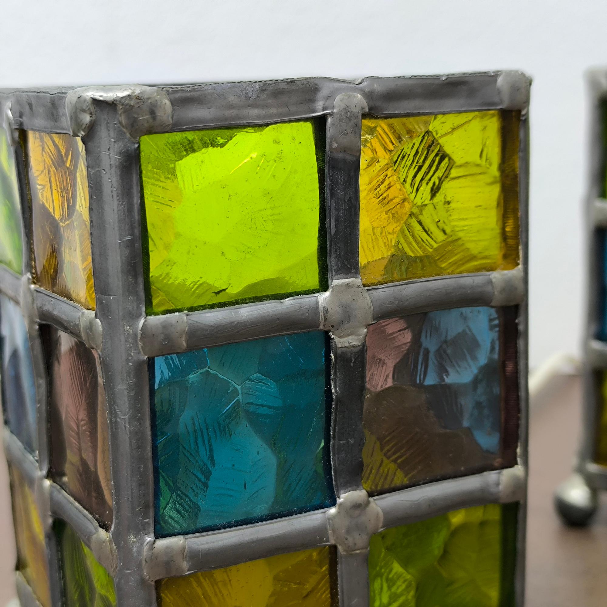 Pair of Stained Glass Lamps in Quadrangular Prism Form, Midcentury Modern For Sale 4