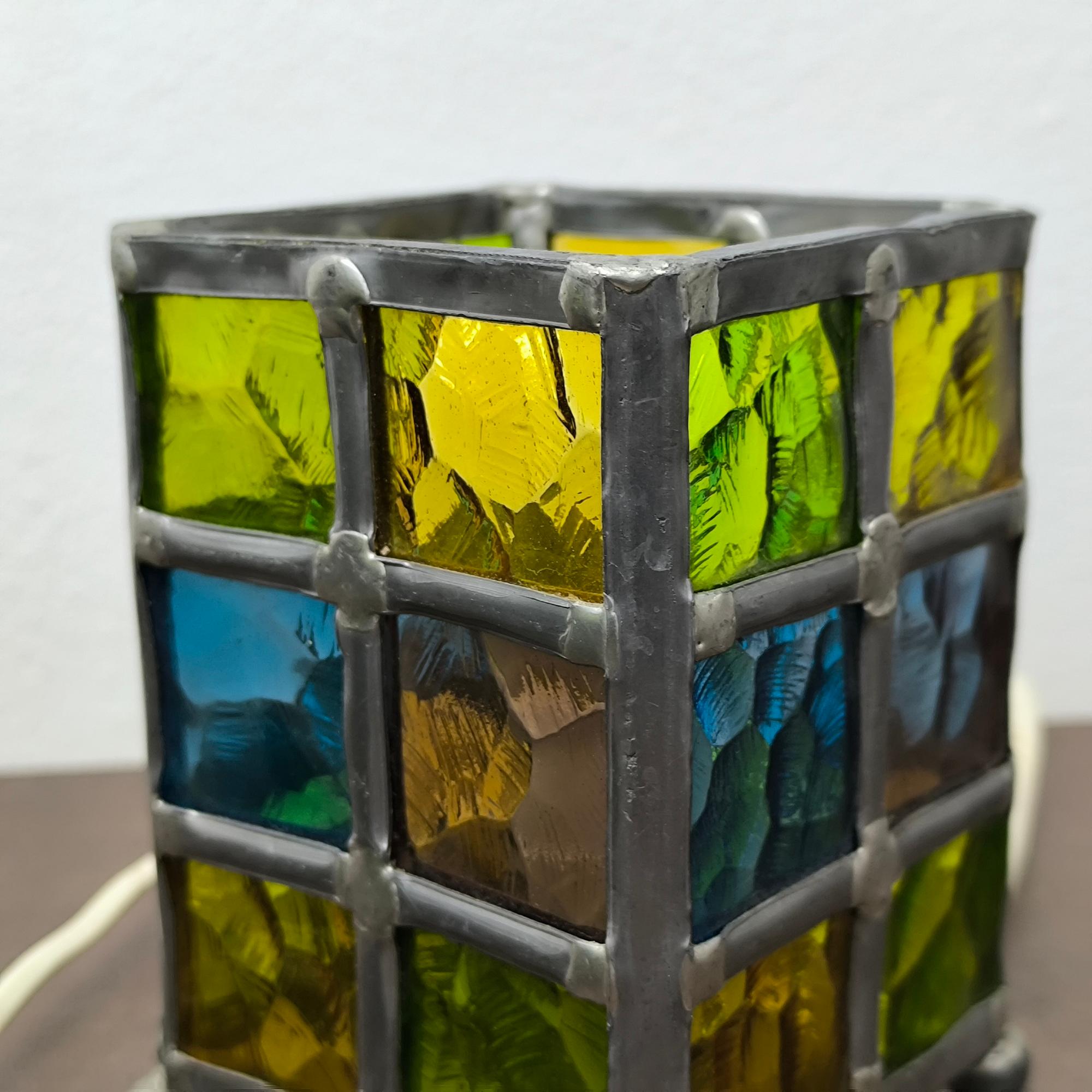 Pair of Stained Glass Lamps in Quadrangular Prism Form, Midcentury Modern For Sale 5