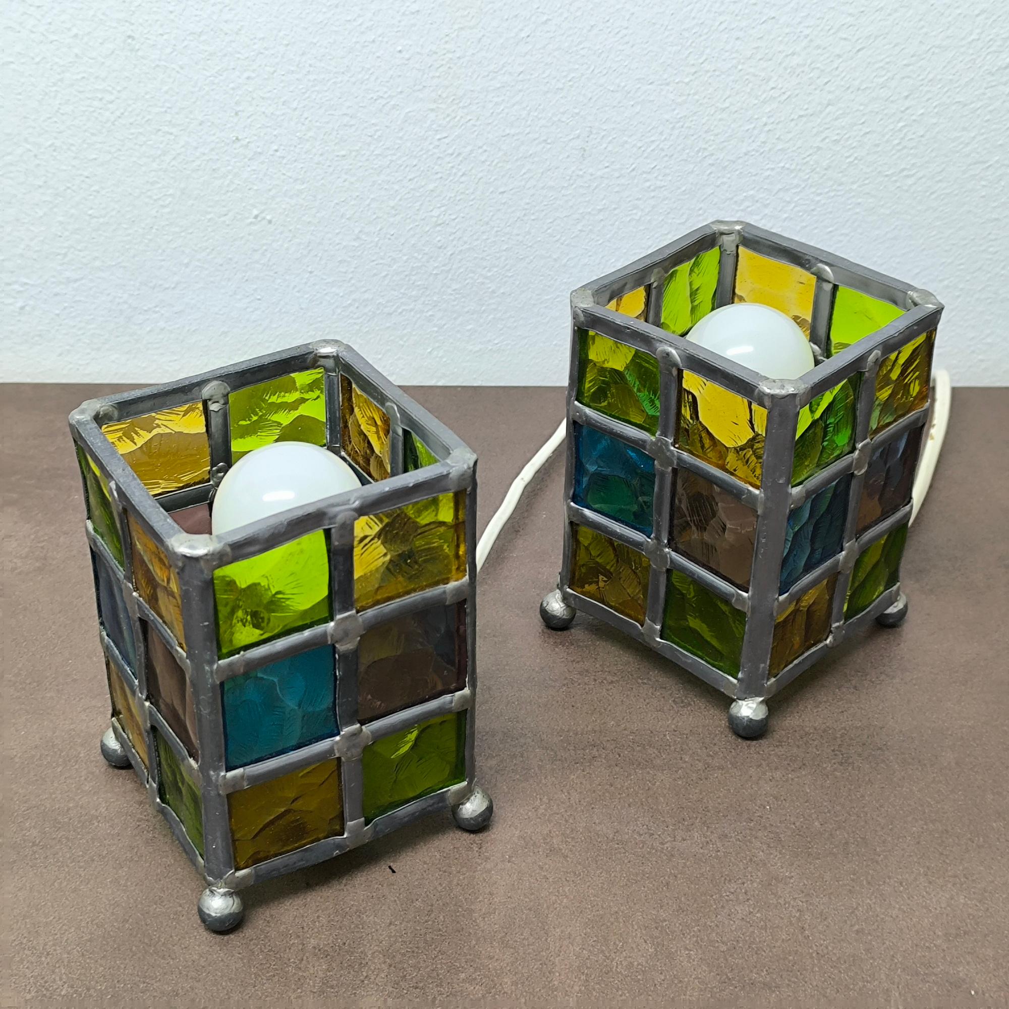Pair of Stained Glass Lamps in Quadrangular Prism Form, Midcentury Modern For Sale 6