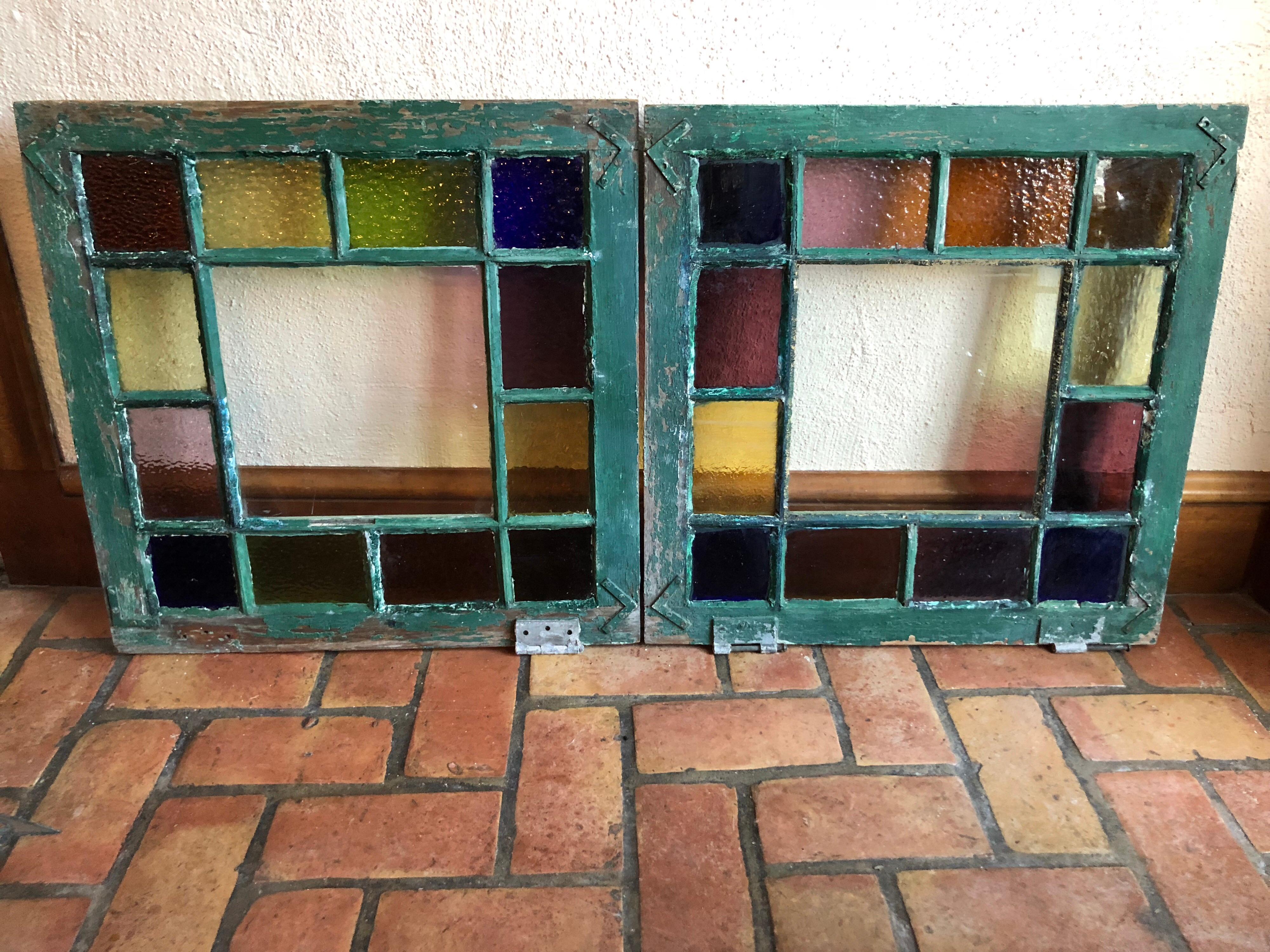 Pair of Stained Glass Windows In Good Condition In Redding, CT