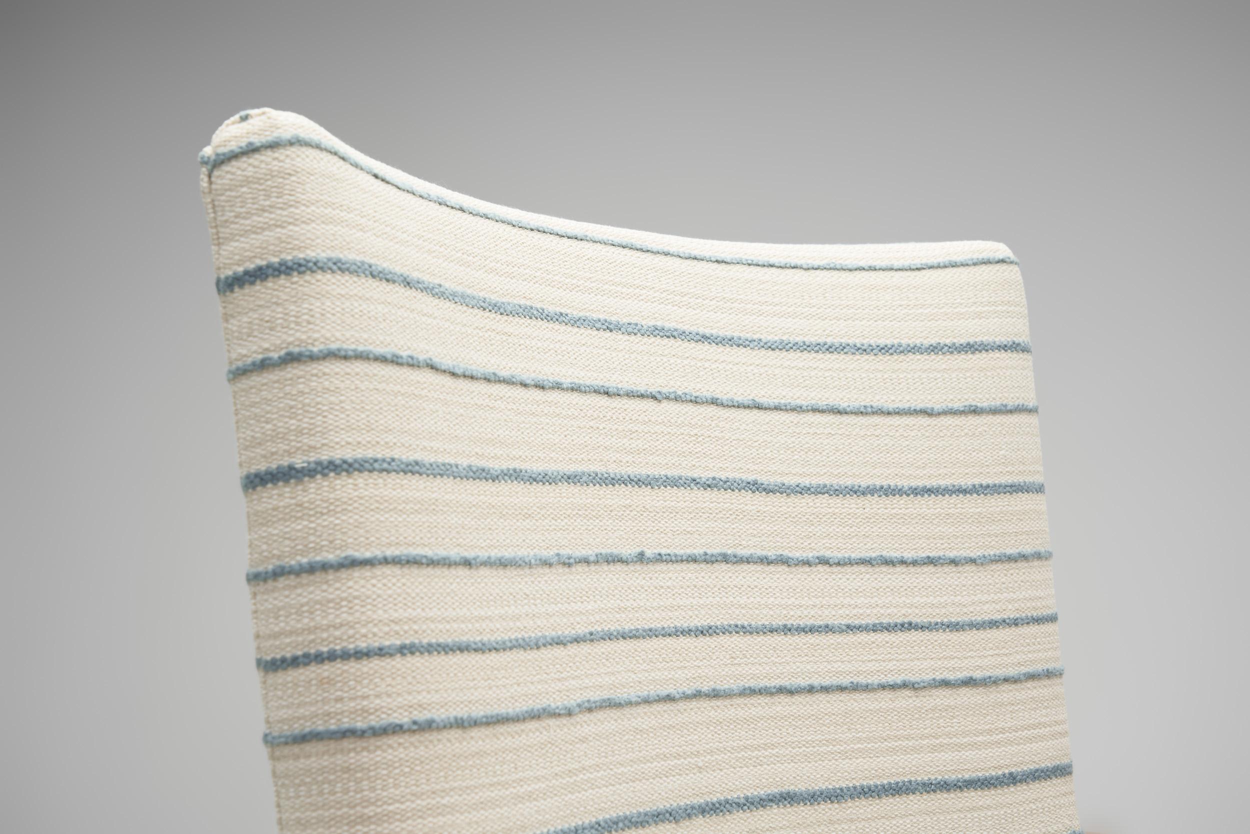 Coppia di poltrone in Oak macchiato, Europa, 1940 ca. in vendita 4