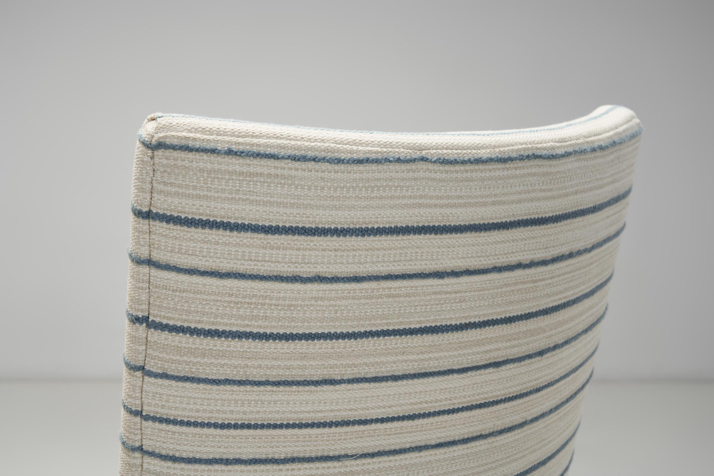 Coppia di poltrone in Oak macchiato, Europa, 1940 ca. in vendita 6