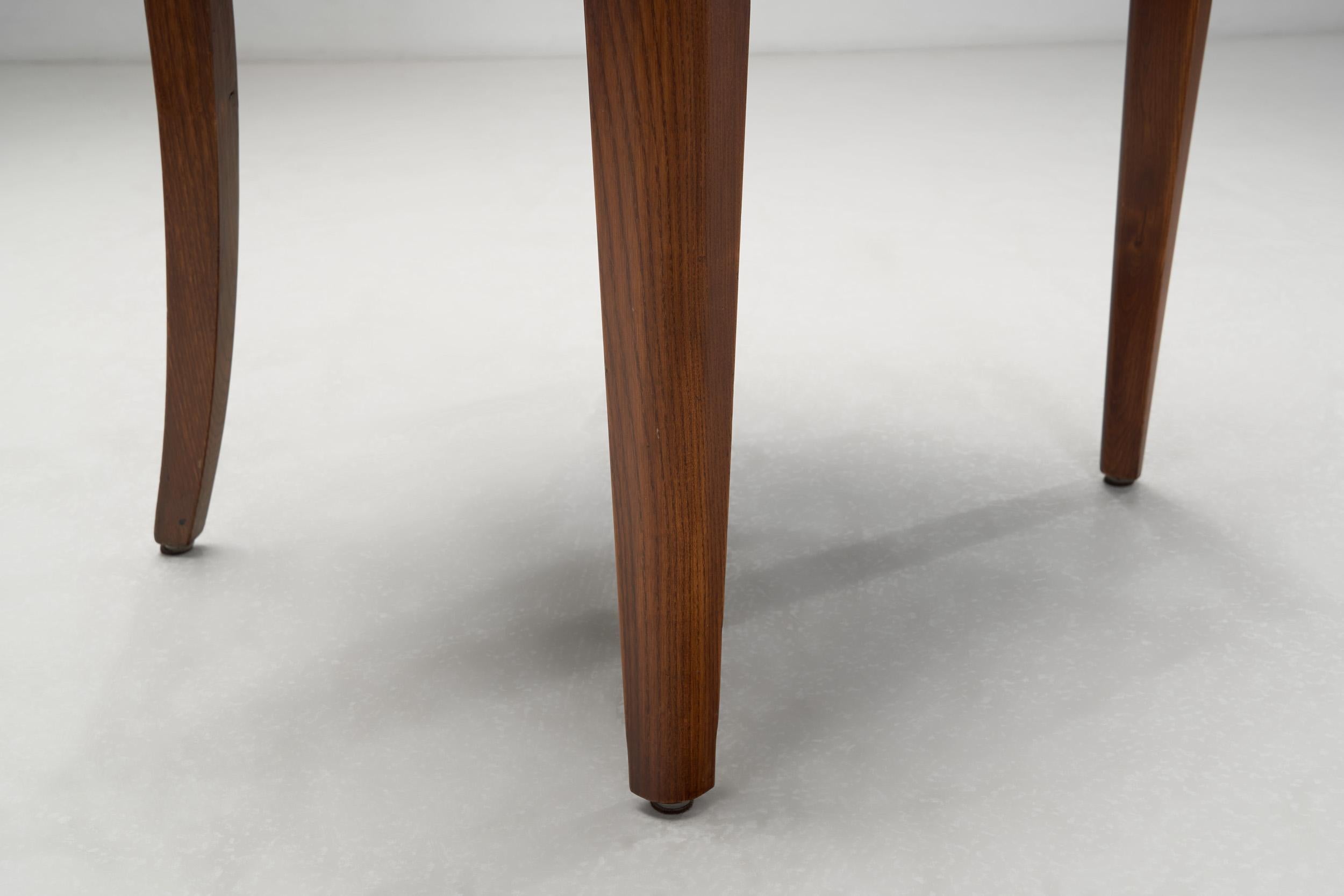 Coppia di poltrone in Oak macchiato, Europa, 1940 ca. in vendita 8