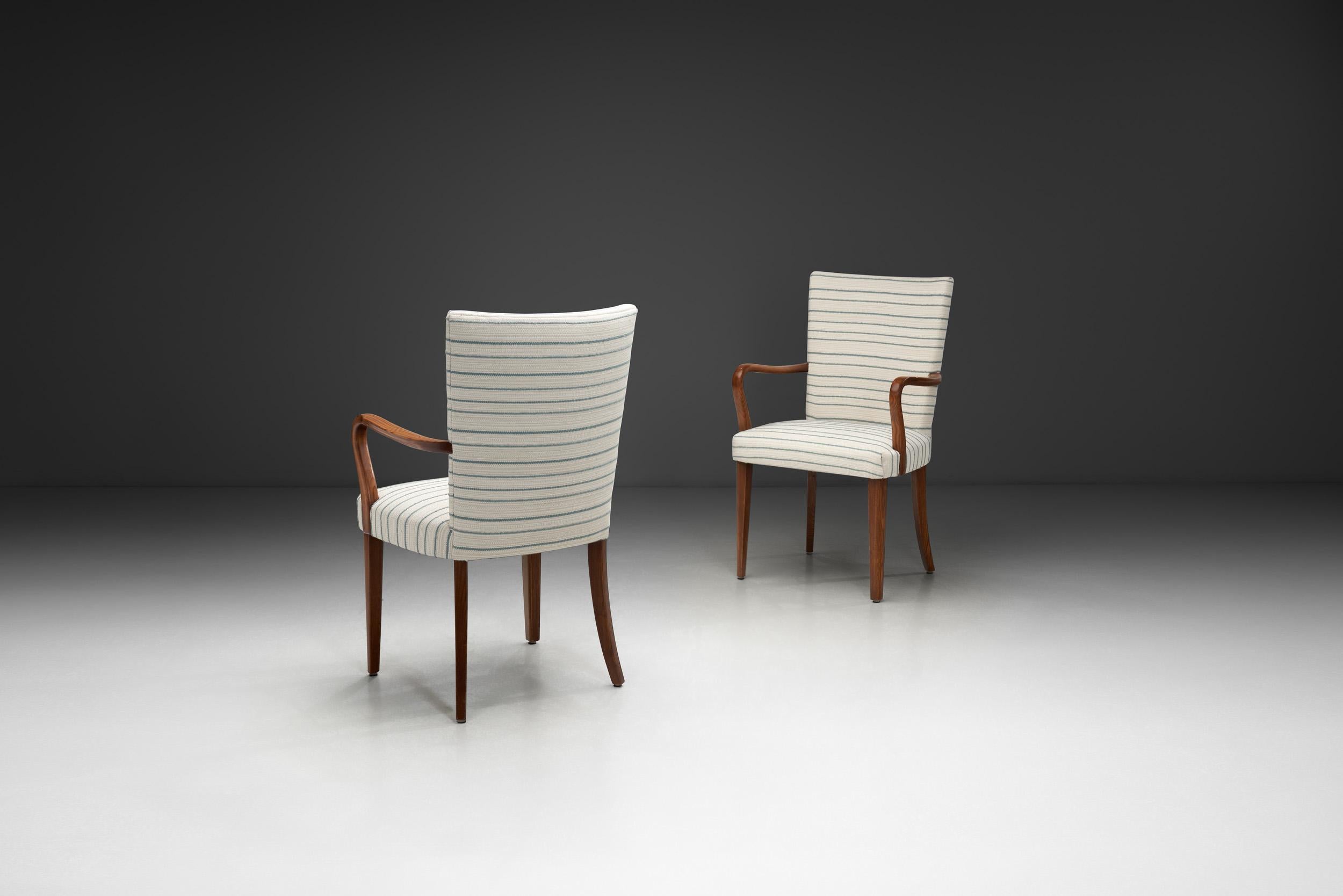 Mid-Century moderno Coppia di poltrone in Oak macchiato, Europa, 1940 ca. in vendita