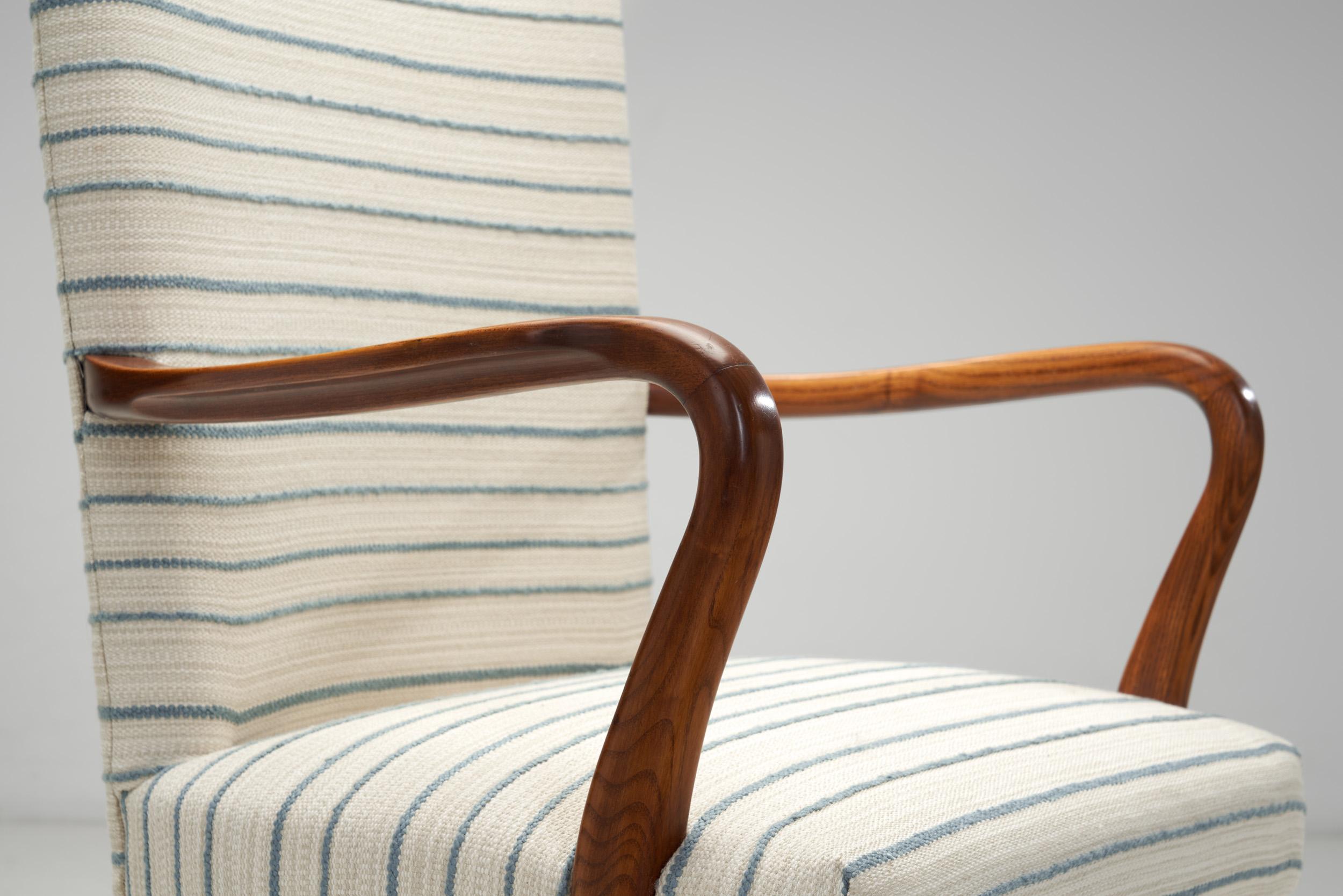 Coppia di poltrone in Oak macchiato, Europa, 1940 ca. in vendita 1