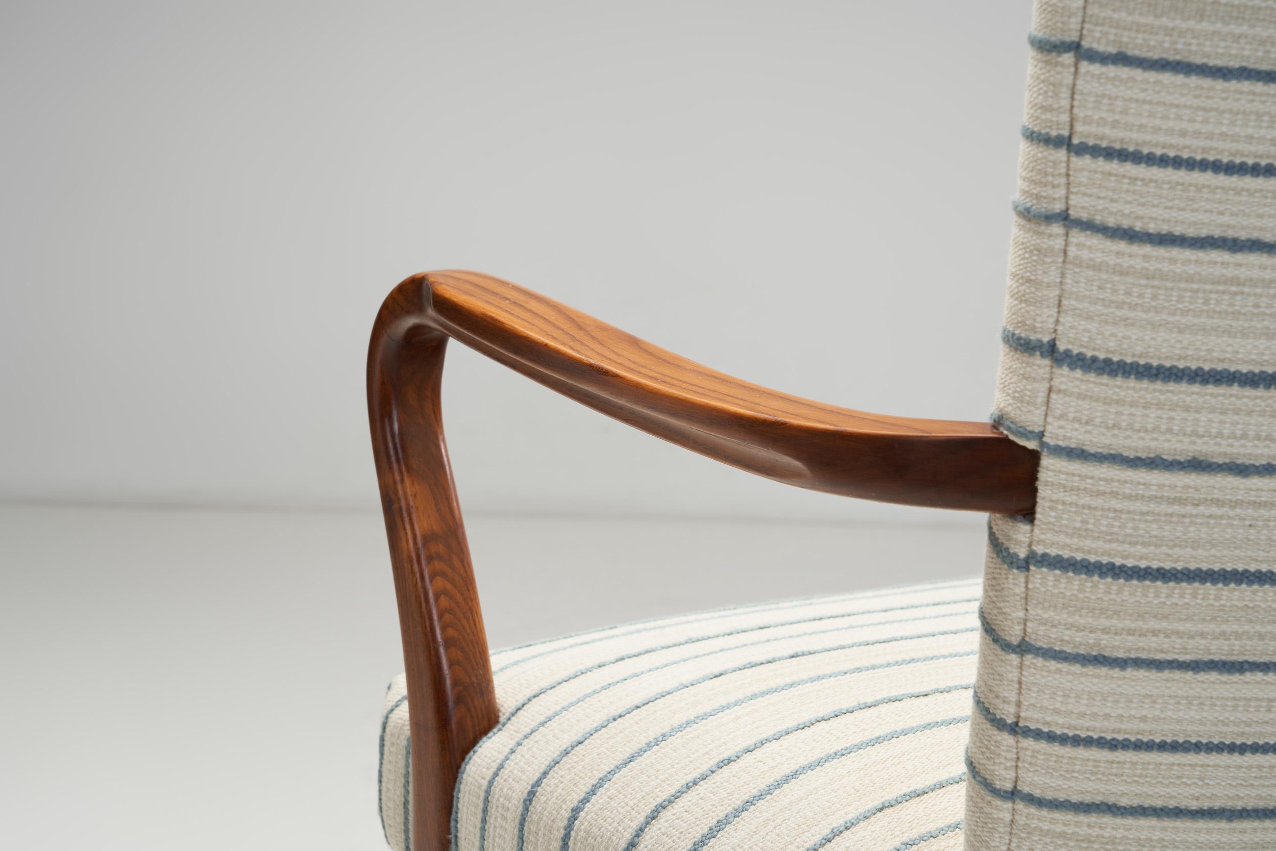 Coppia di poltrone in Oak macchiato, Europa, 1940 ca. in vendita 2