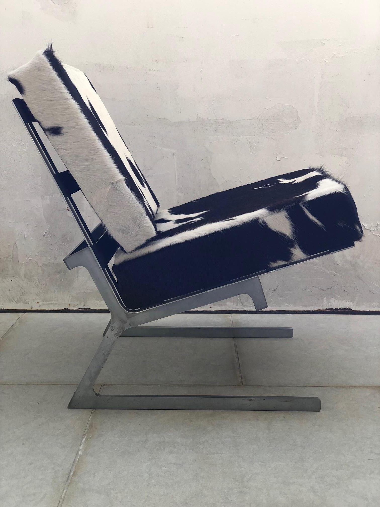 Pair of Stainless Steel and Cowhide Lounge Chairs In Good Condition In New York, NY