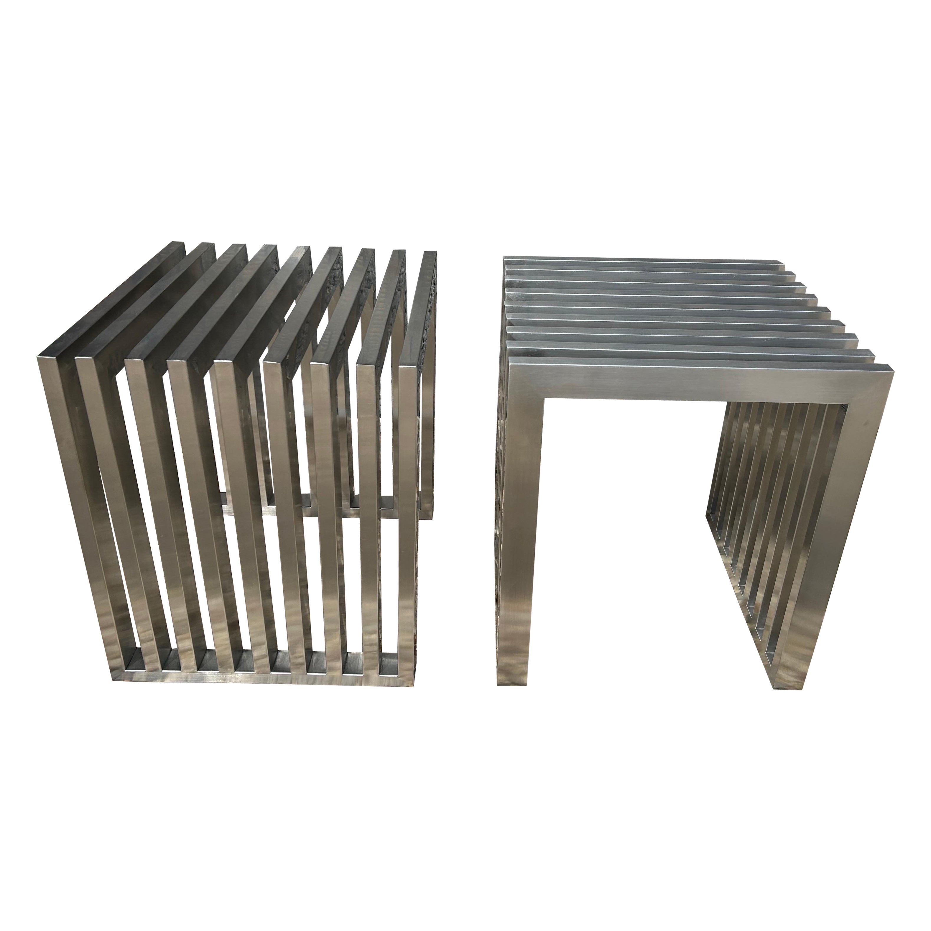 Mid-Century Modern Paire de bancs ou tables en acier inoxydable en vente