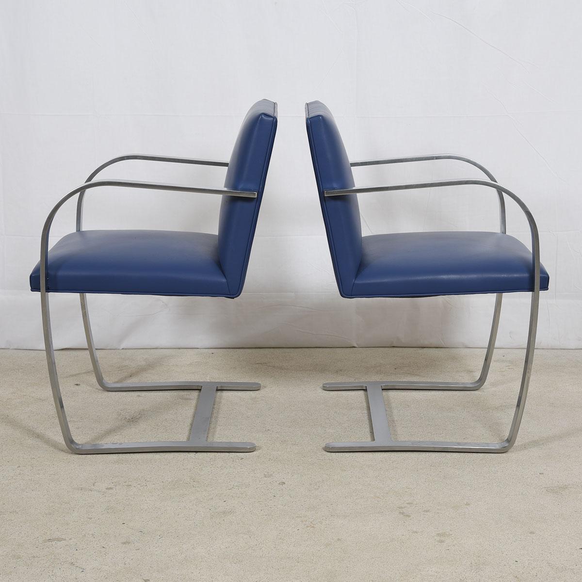 Der 1930 von Mies van der Rohe für sein berühmtes Tugendhat-Haus in Brünn (Tschechische Republik) entworfene Brünner Stuhl spiegelt die bahnbrechende Einfachheit seiner ursprünglichen Umgebung wider. Der Stuhl, eine Ikone des Designs des 20.