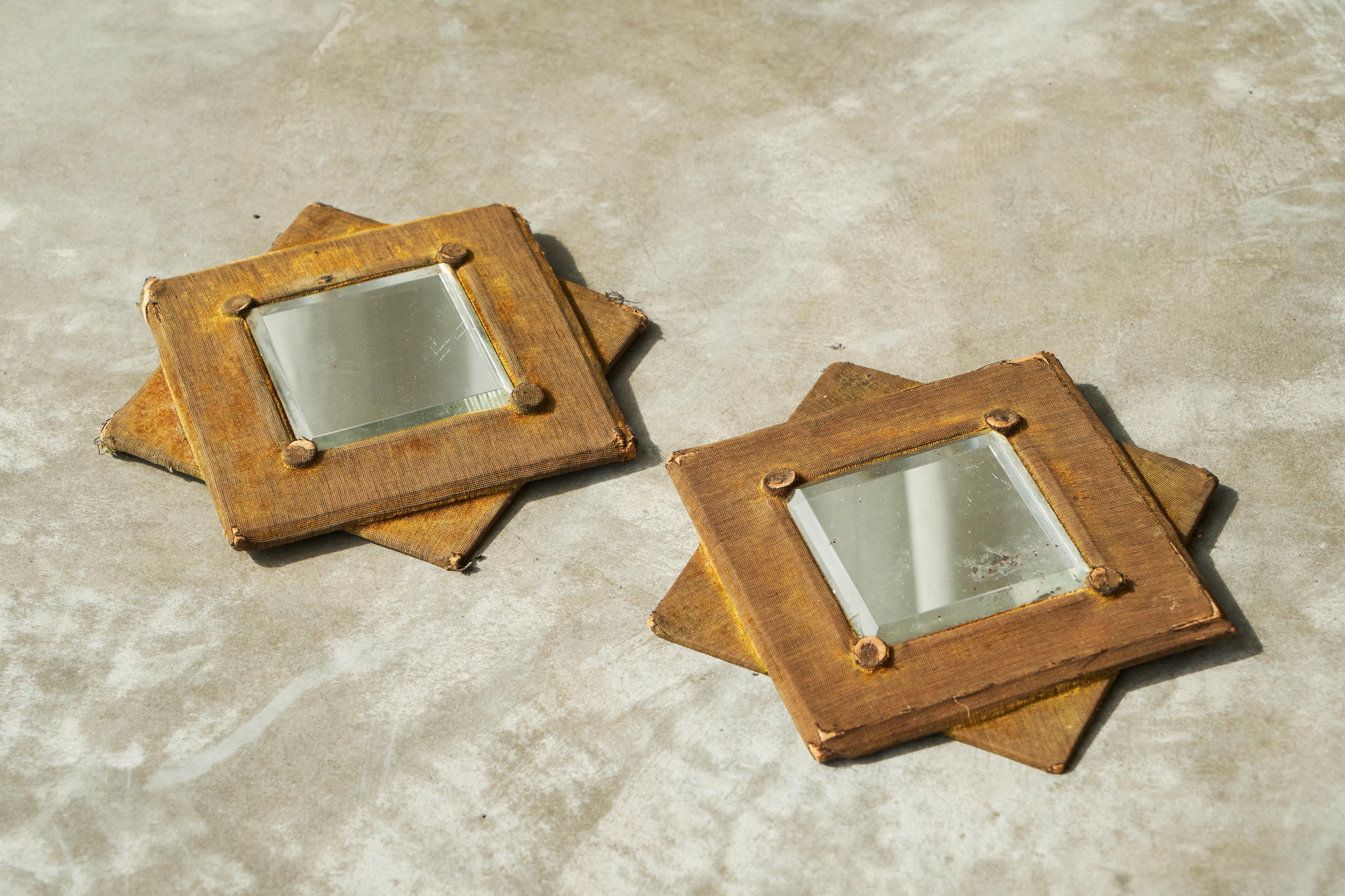 Fait main Paire de miroirs muraux en forme d'étoile en velours délavé fin du 19ème siècle en vente