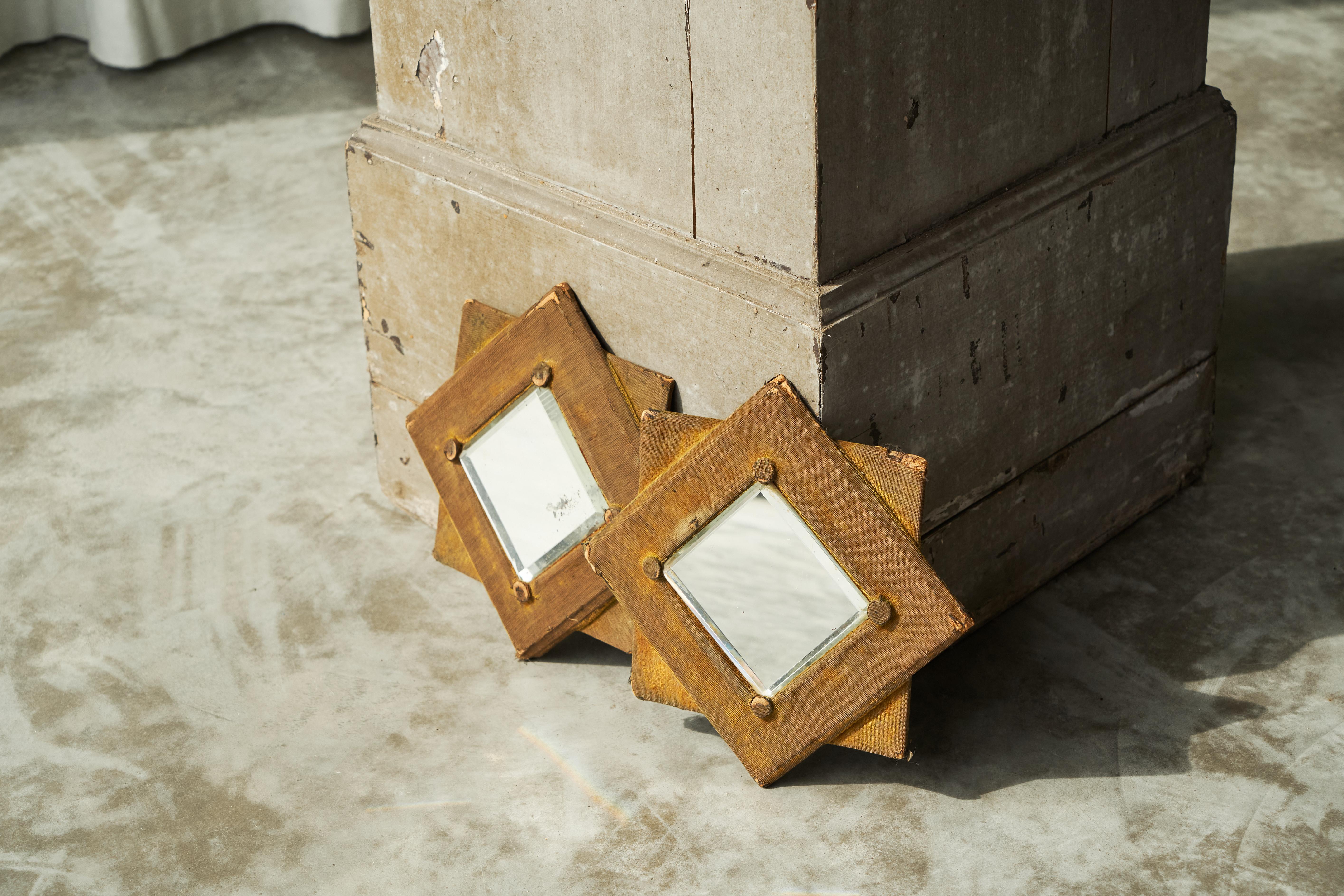 Paire de miroirs muraux en forme d'étoile en velours délavé fin du 19ème siècle en vente 3
