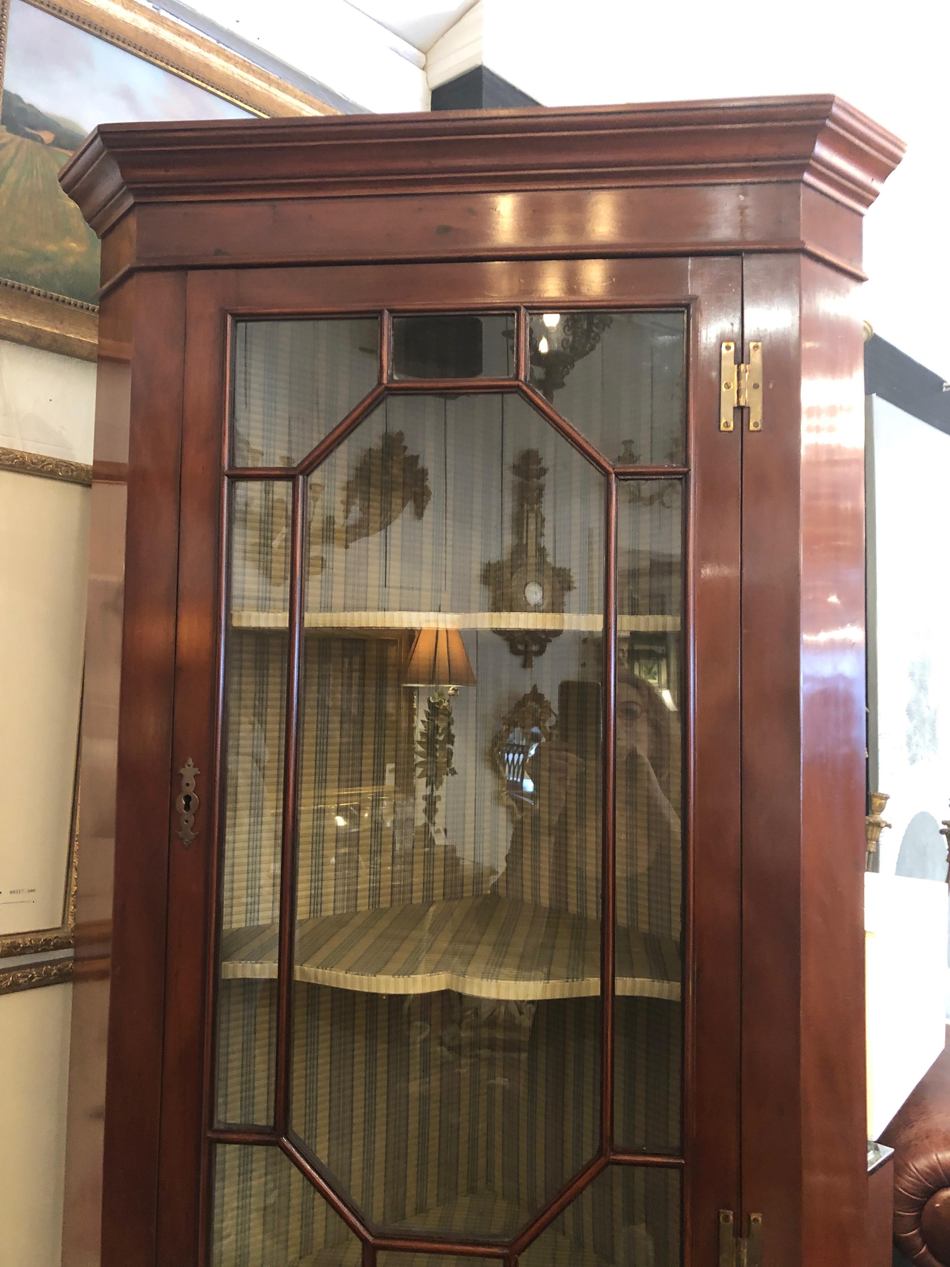 Pair of Stately Chippendale Style Mahogany and Glass Doored Corner Cabinets 6