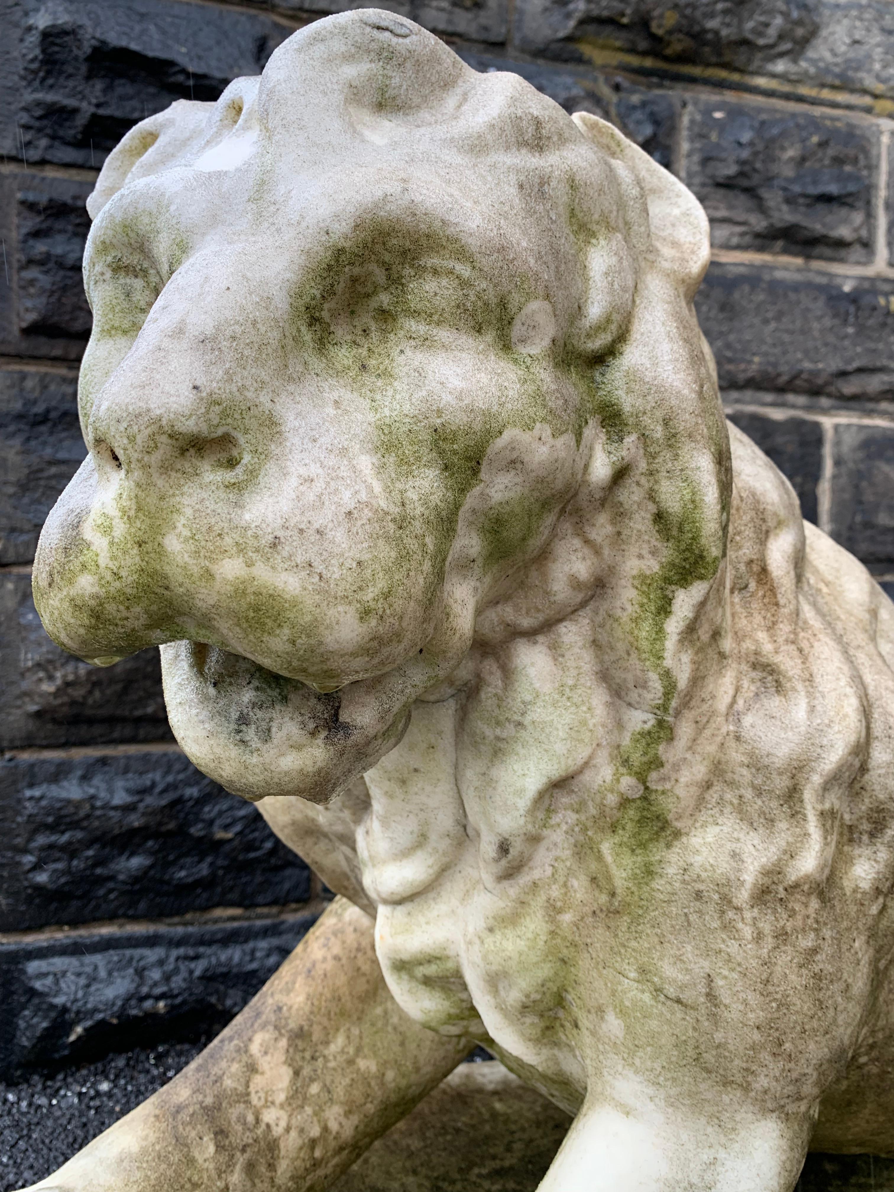 Pareja de Leones Estatuarios de Mármol en venta 4