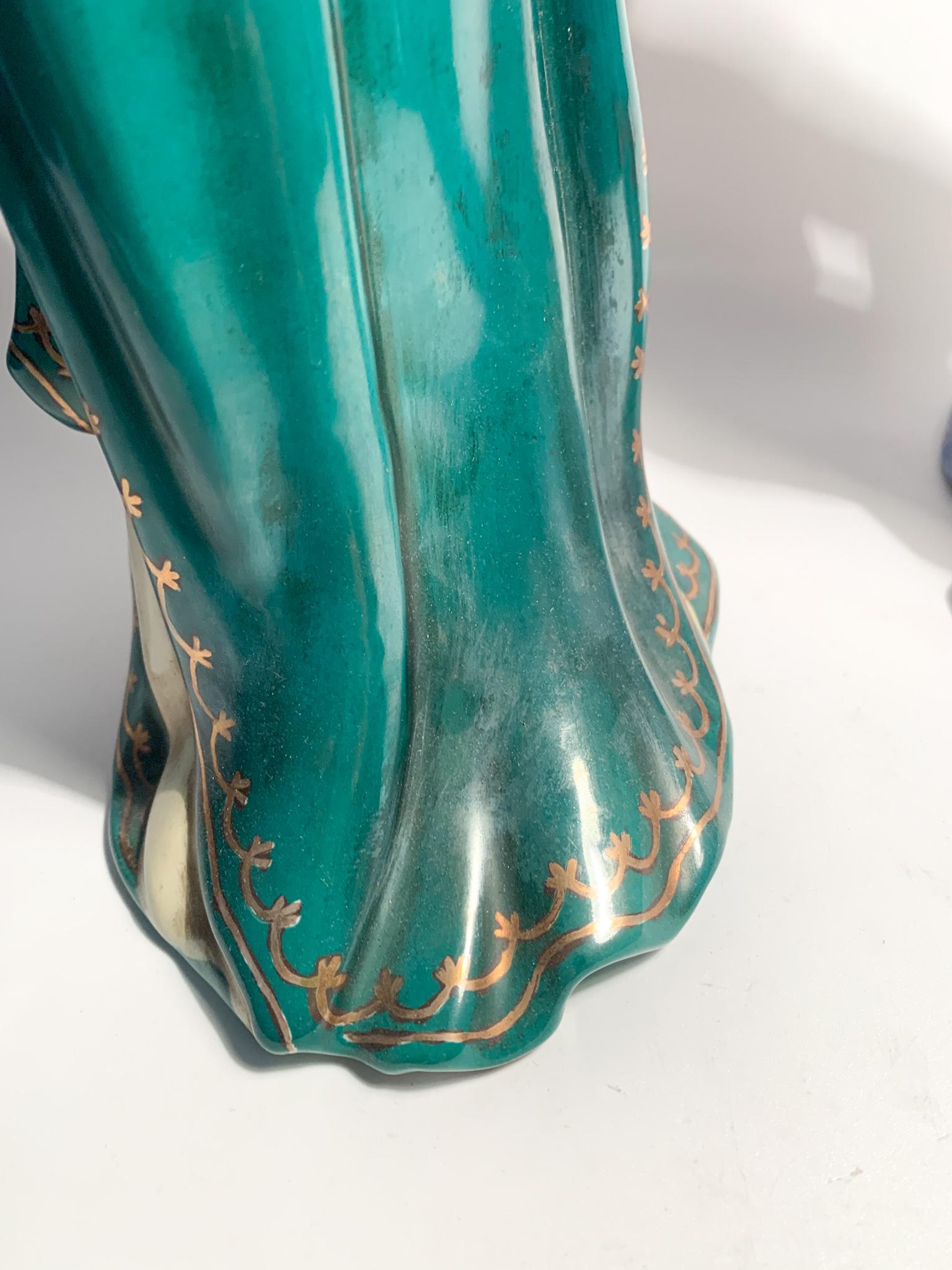 Coppia di statue di una signora e di un gentiluomo in ceramica di Zaccagnini 1940 in vendita 5