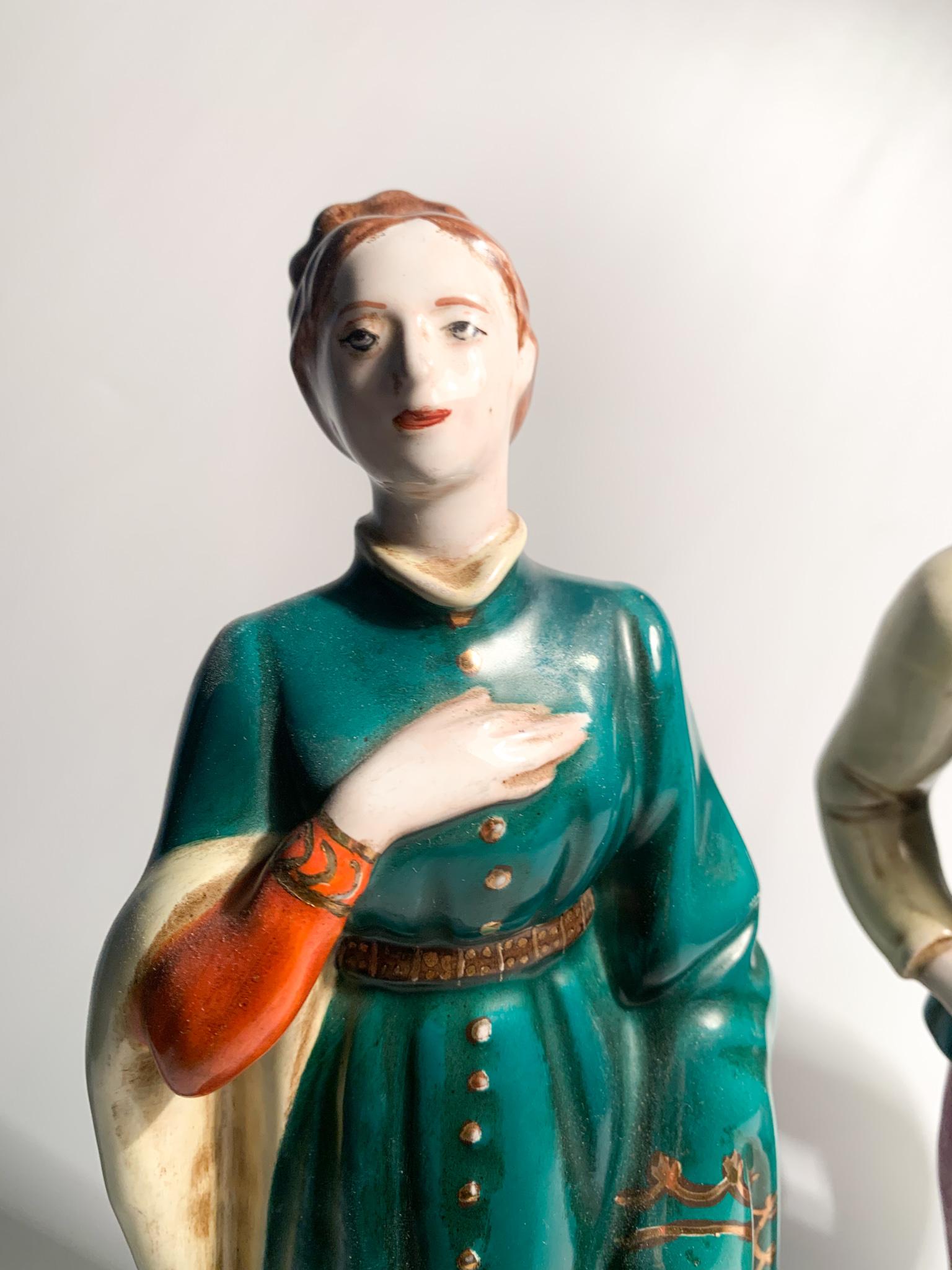 Pair of Statues of a Lady and a Gentleman in Ceramic by Zaccagnini 1940 In Good Condition For Sale In Milano, MI