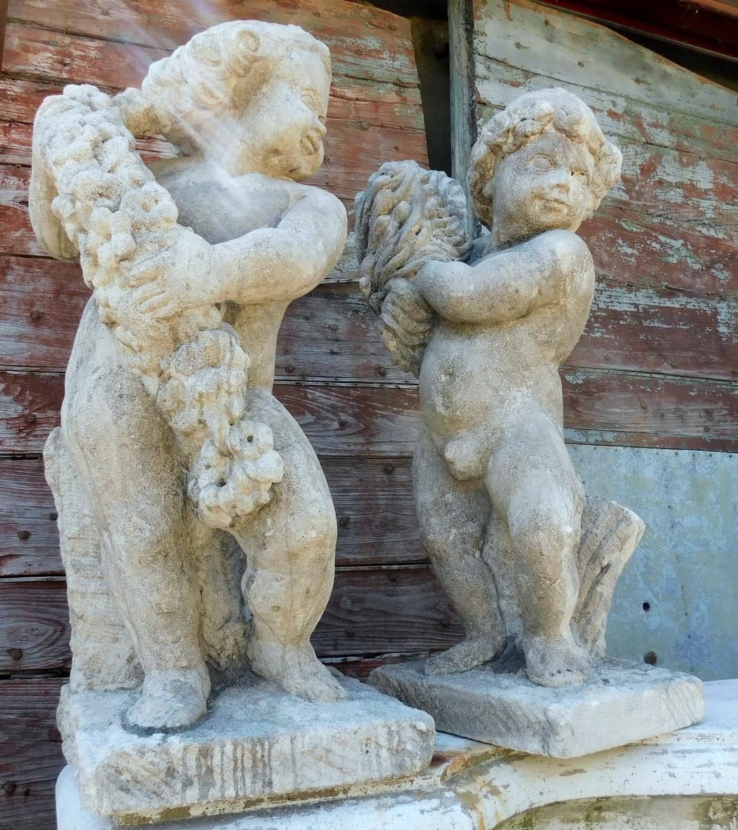 Pair of statues, hand-made sculptures depicting festive cherubs in stone, sold in pairs and very beautiful if arranged in an entrance or garden, built in the 1900s in Italy.
Measure each cm H 90 x W 30 x D 35.