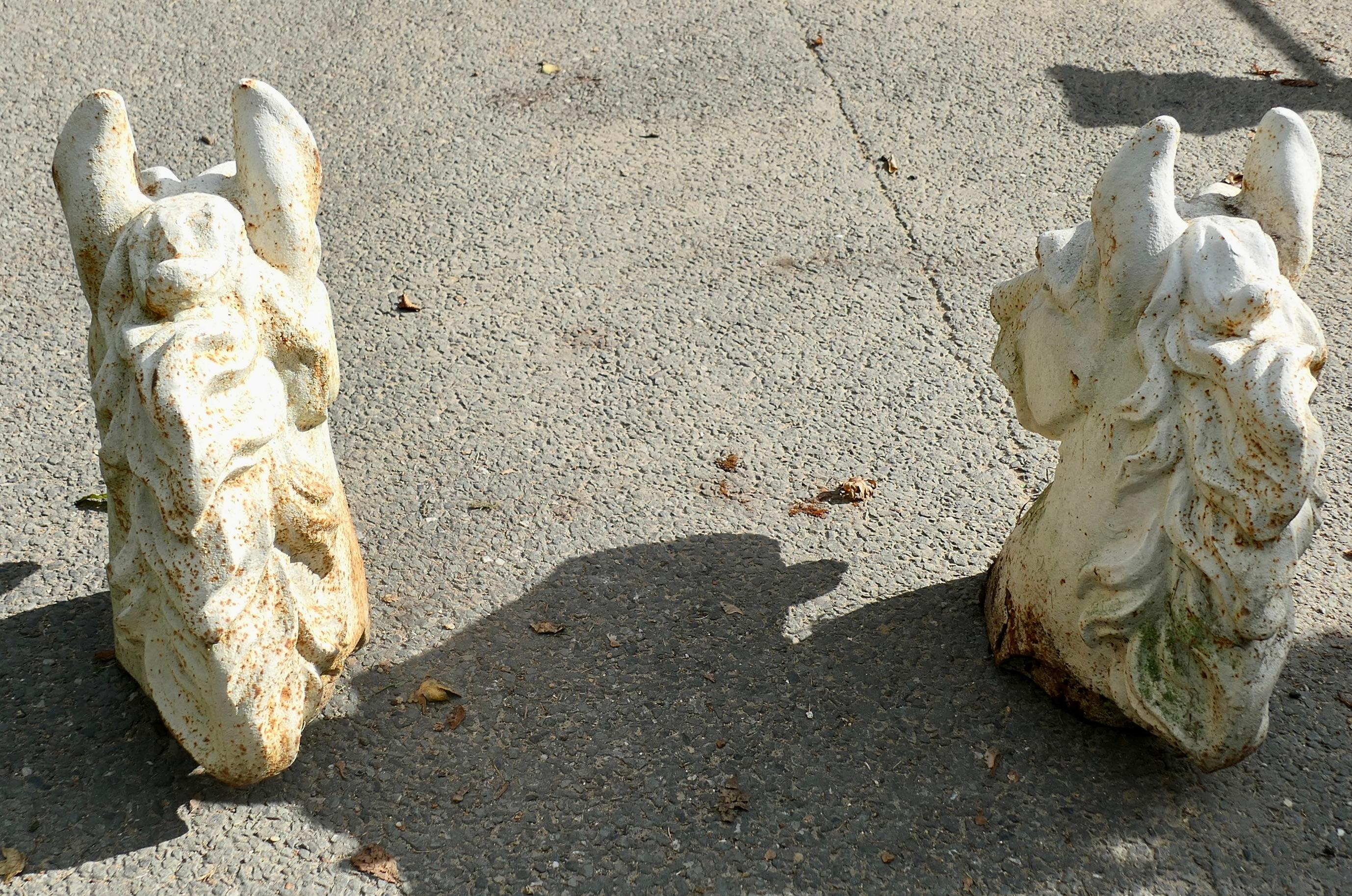 Coppia di terminali per cancelli con testa di cavallo in ghisa statuaria in vendita 2