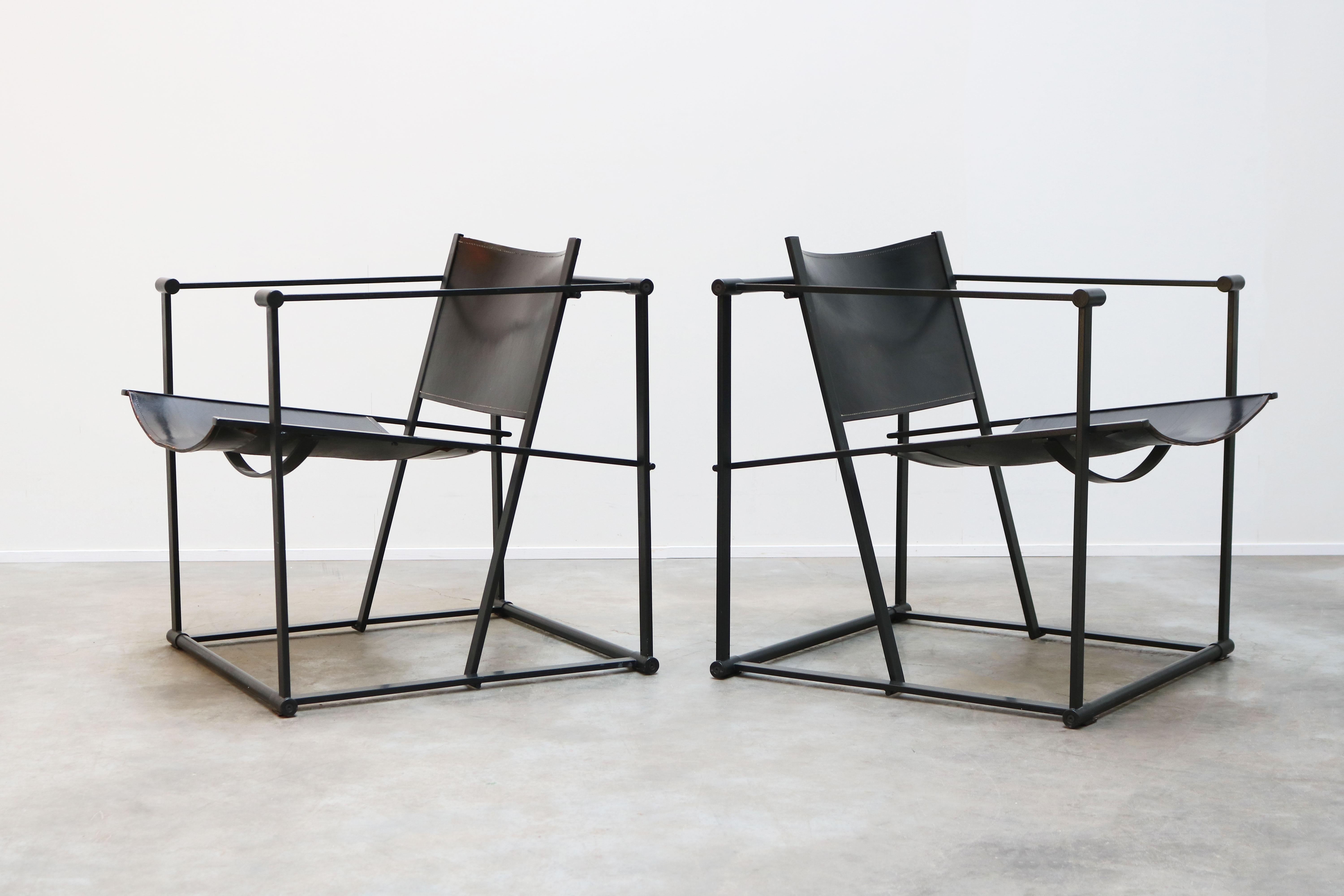 This set of 2, FM60 chairs was designed by Radboud Van Beekum and manufactured by Pastoe in the 1980's Netherlands.
It has a black metal minimalist frame with original black leather seat & back rest.
Rare to find a gorgeous first edition pair like