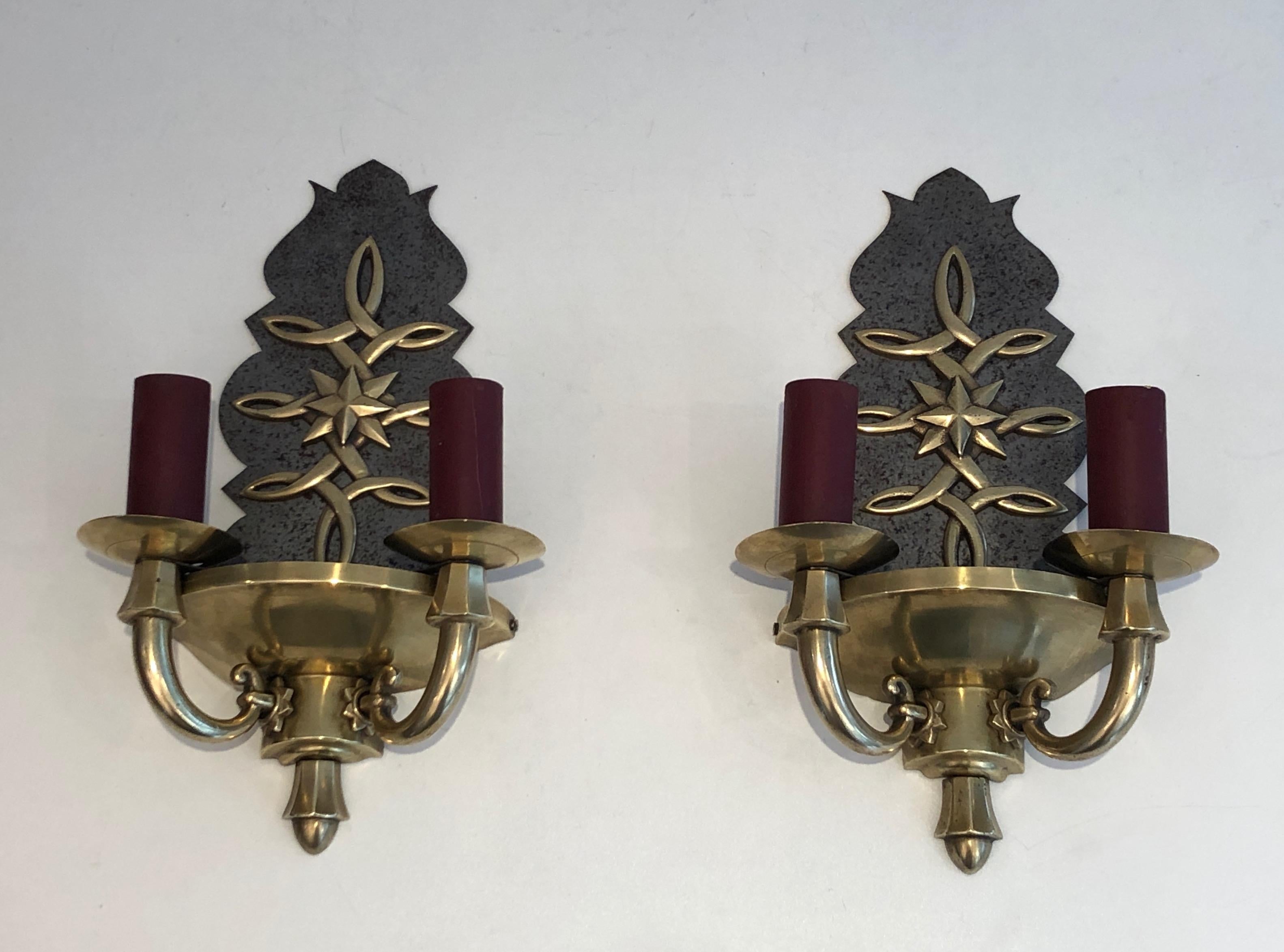 Paire d'appliques Art Deco en acier et laiton, dans le style de Jules Leleu en vente 4
