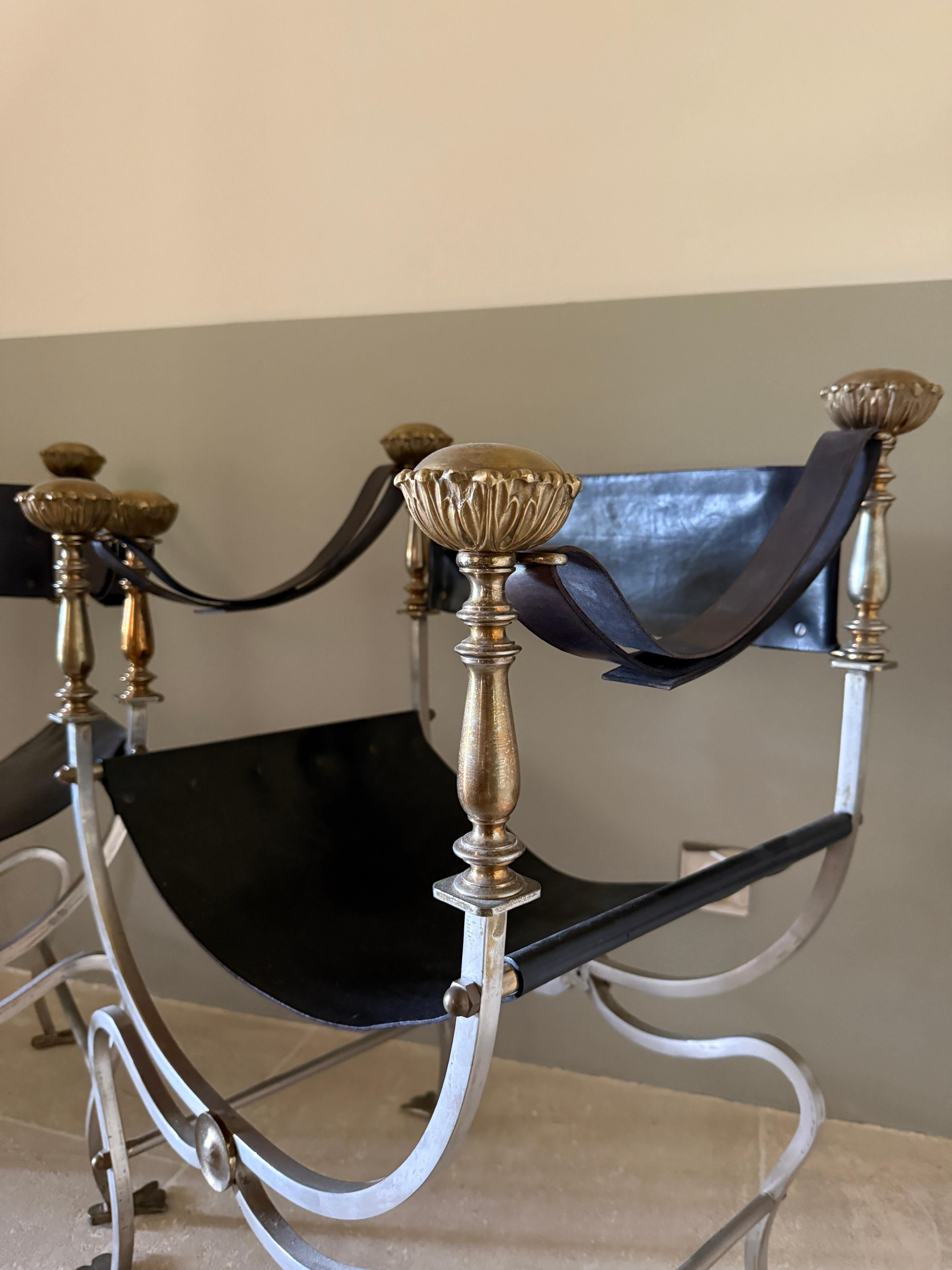 Pair of steel and brass french armchairs attributed to Maison Jansen In Good Condition For Sale In PARIS, FR
