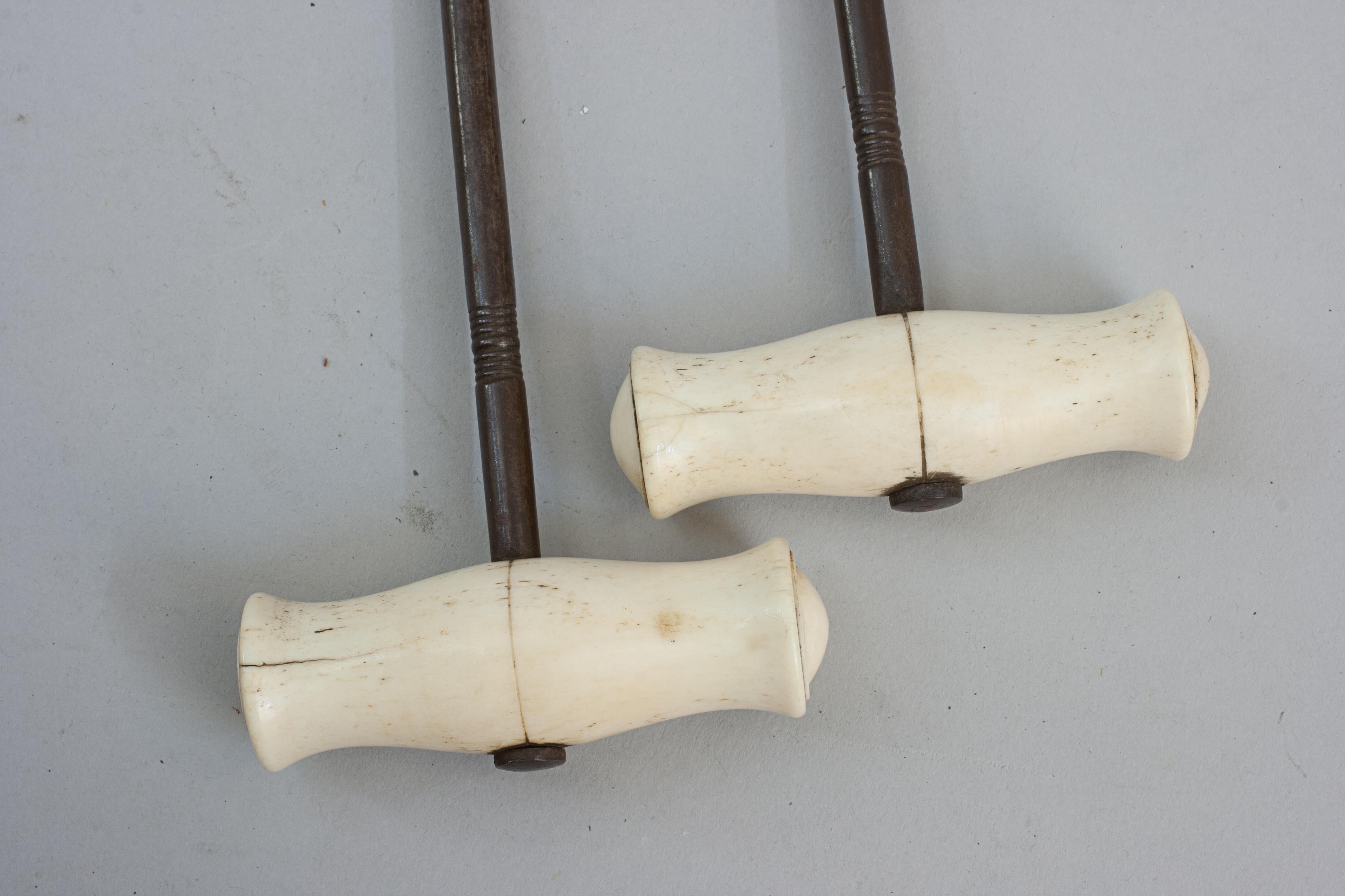 Coppia di tiranti per stivali in acciaio e Horn In condizioni buone in vendita a Oxfordshire, GB