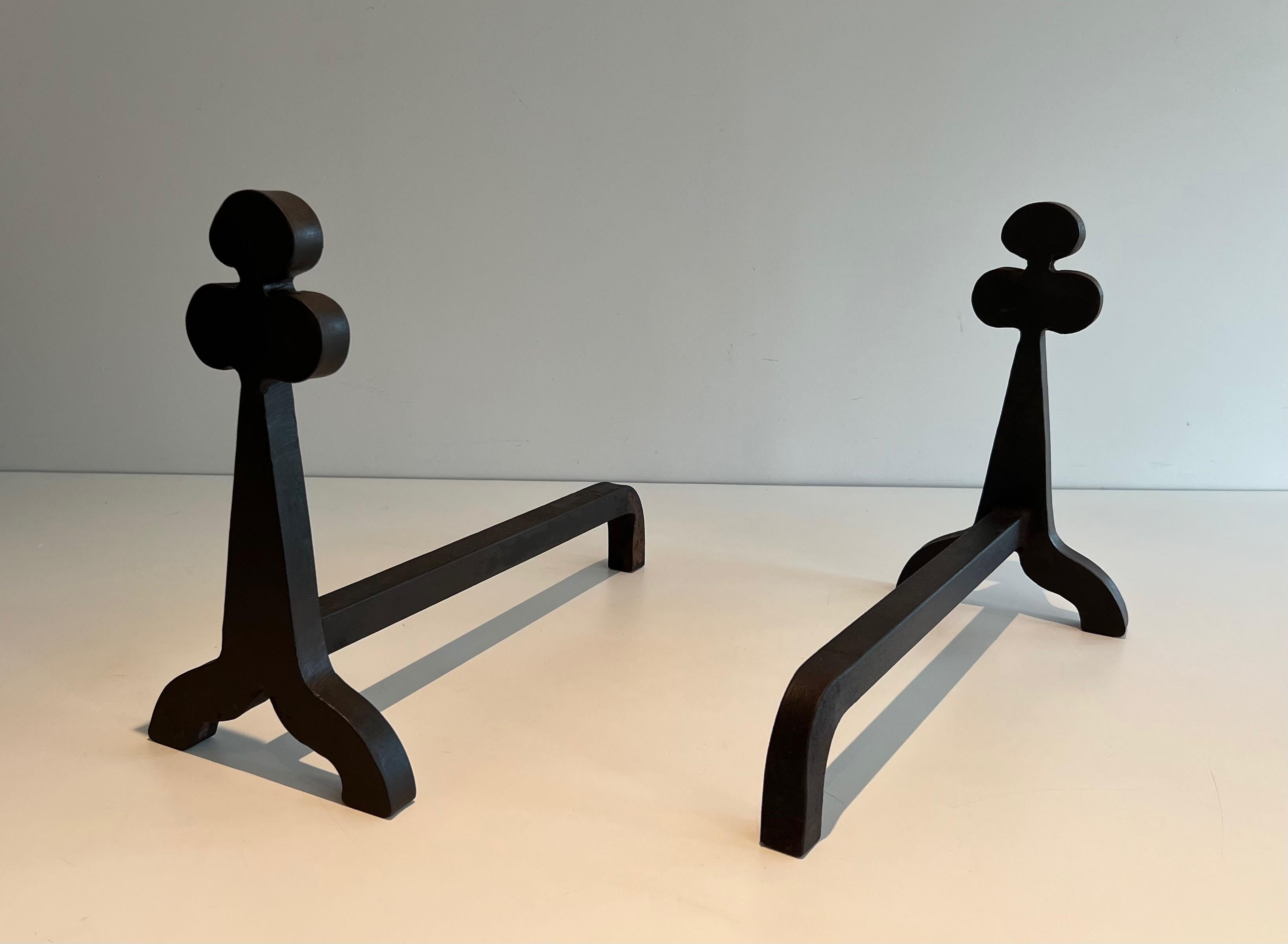 Pair of Steel and Wrought Iron Clovers Andirons In Good Condition For Sale In Marcq-en-Barœul, Hauts-de-France