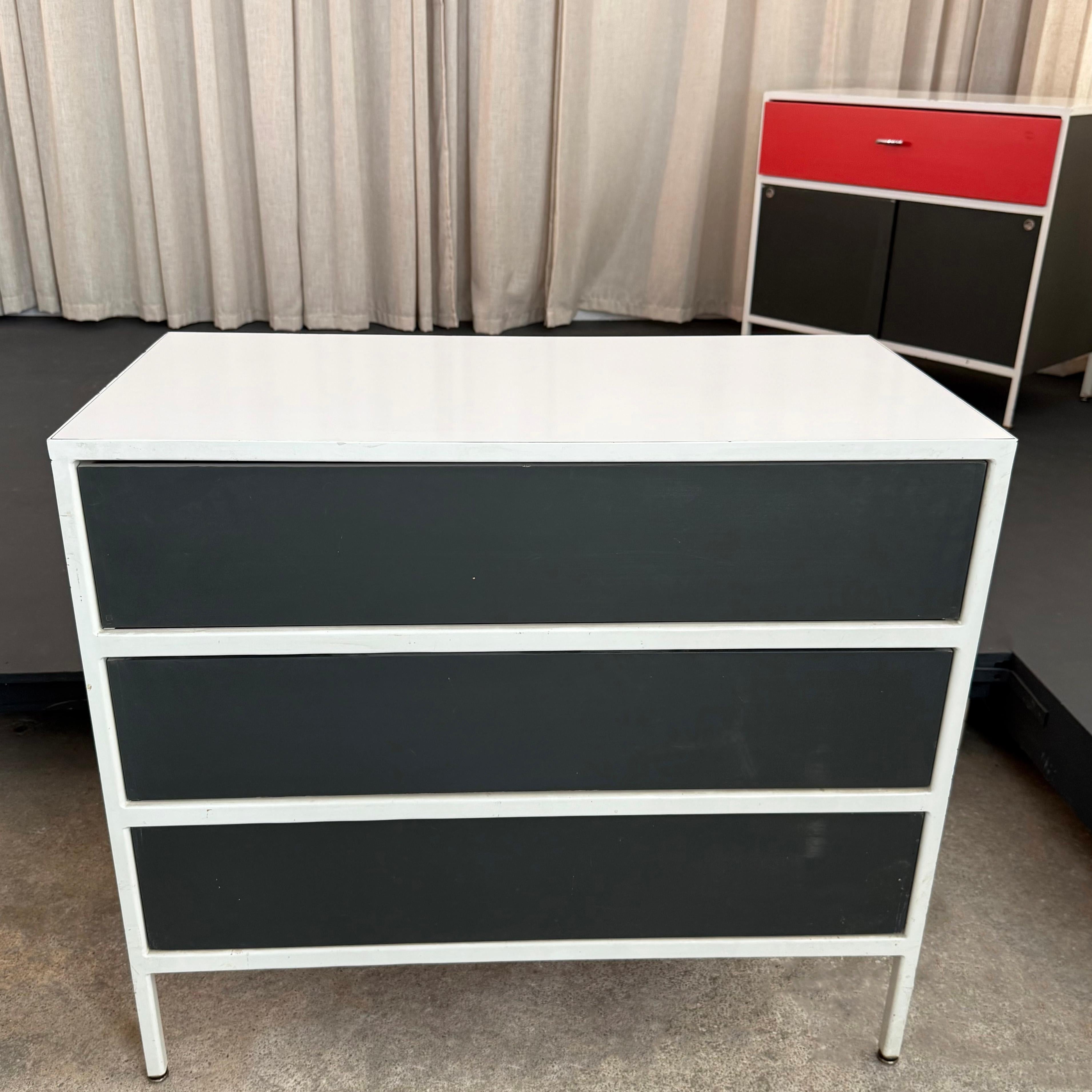 Coppia di comò con struttura in acciaio di George Nelson per Herman Miller in vendita 2