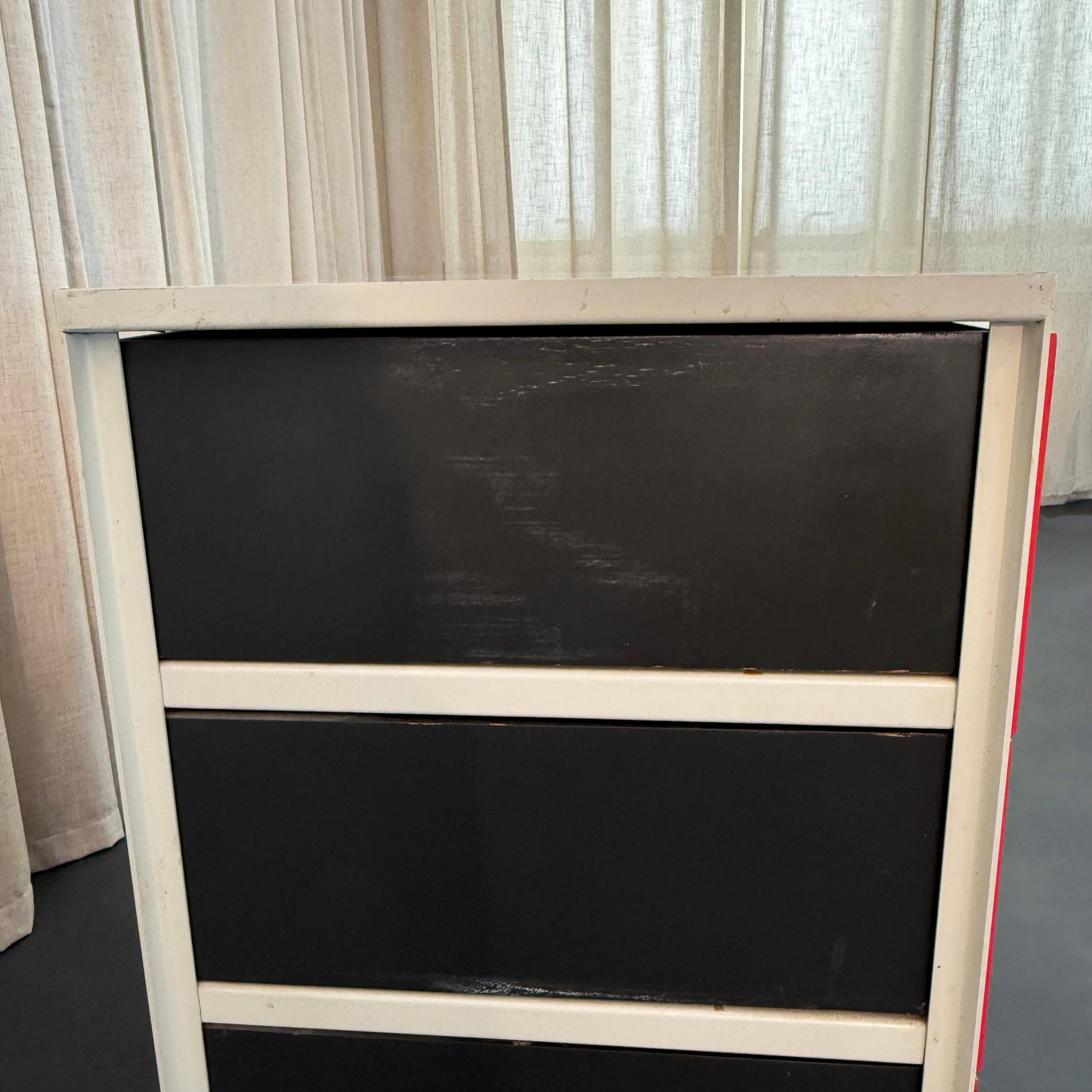 Coppia di comò con struttura in acciaio di George Nelson per Herman Miller in vendita 3