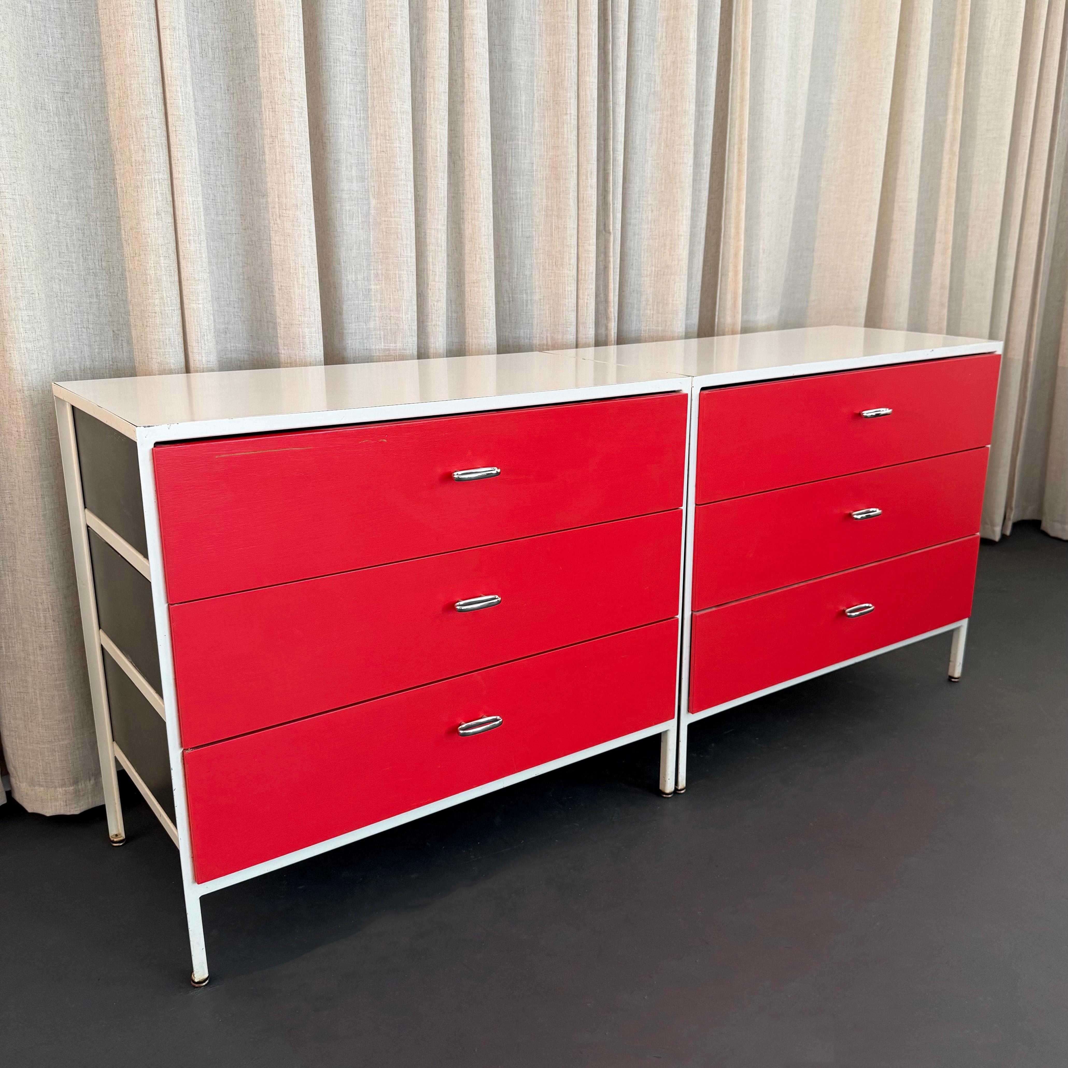 Mid-Century moderno Coppia di comò con struttura in acciaio di George Nelson per Herman Miller in vendita