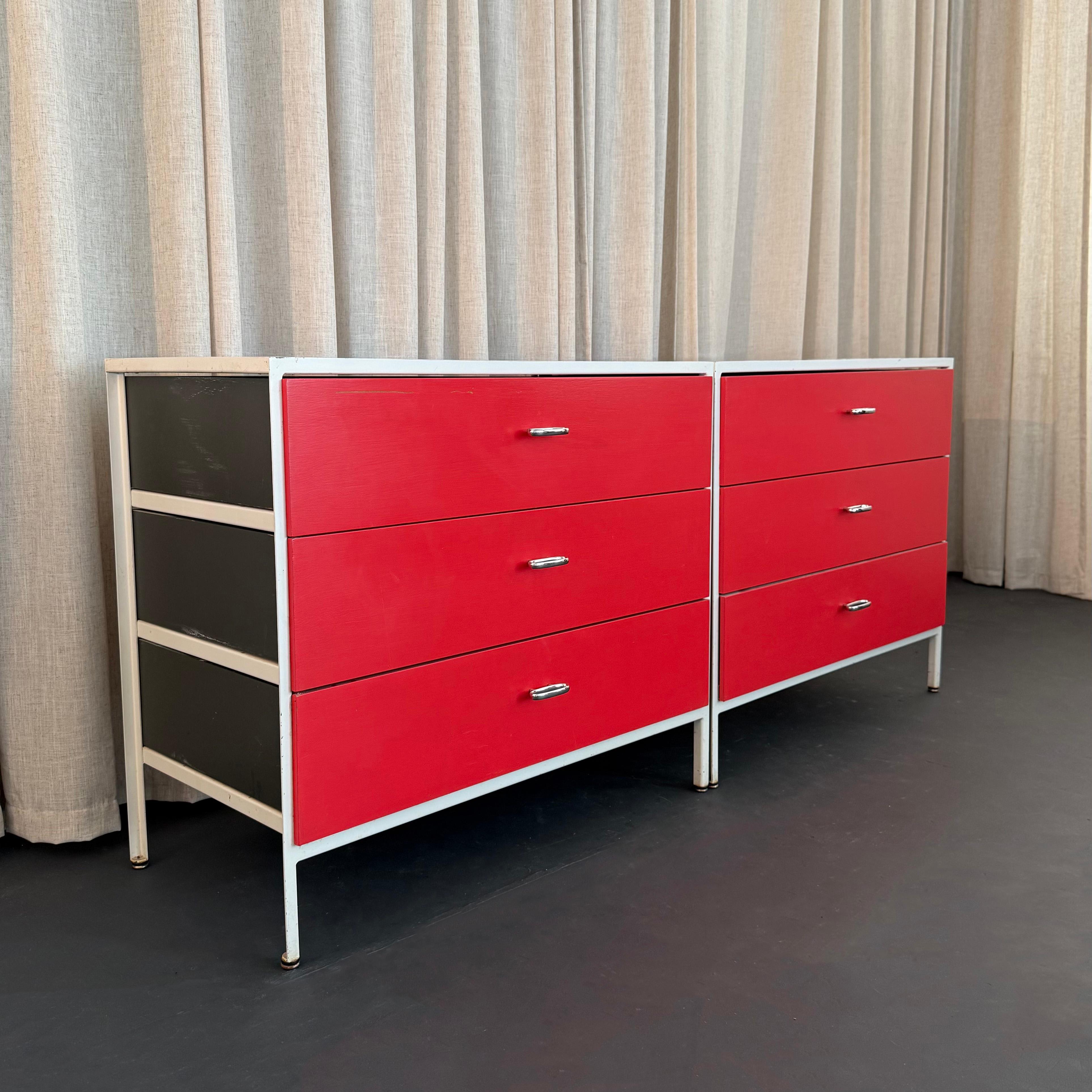 Smaltato Coppia di comò con struttura in acciaio di George Nelson per Herman Miller in vendita