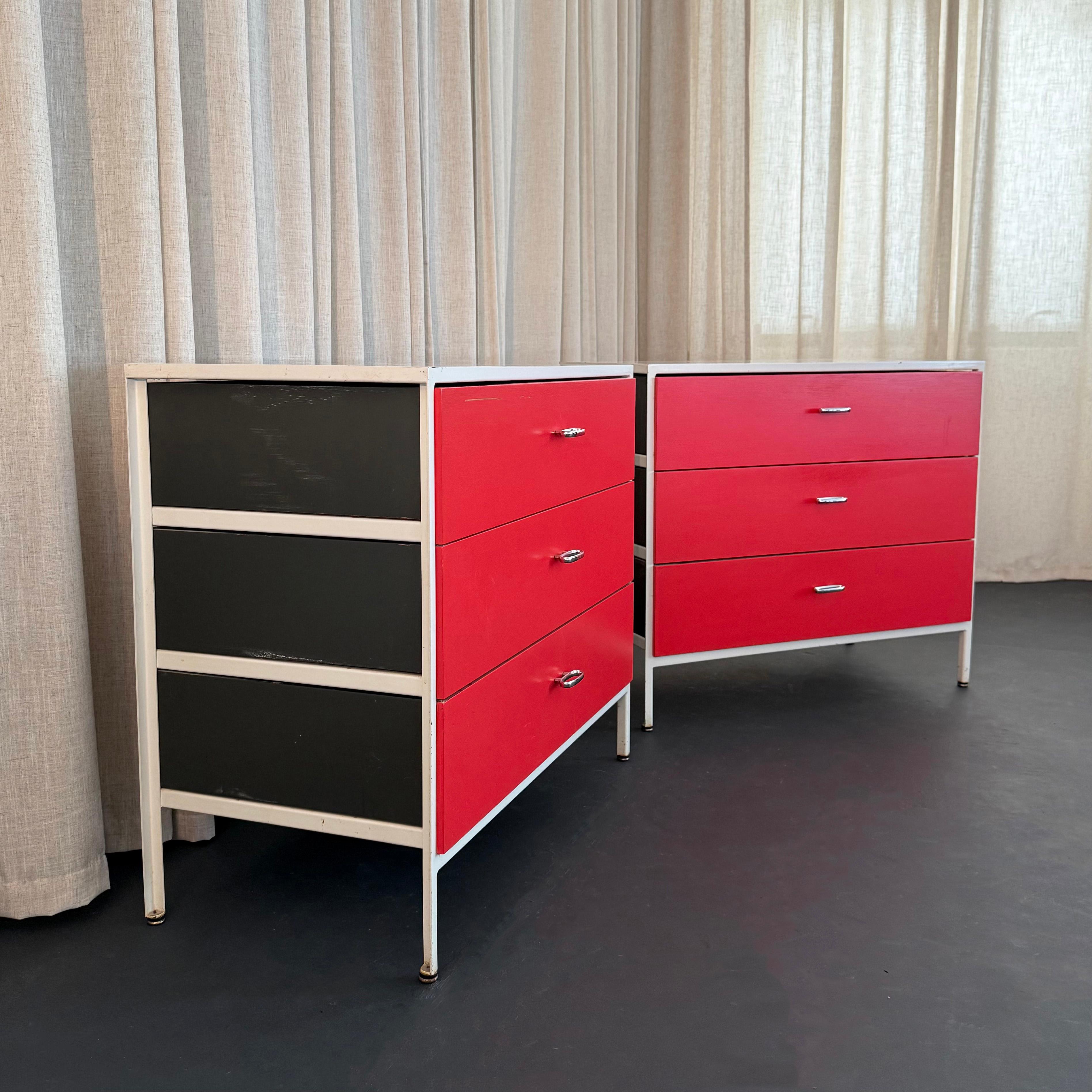 Coppia di comò con struttura in acciaio di George Nelson per Herman Miller In condizioni buone in vendita a Brooklyn, NY