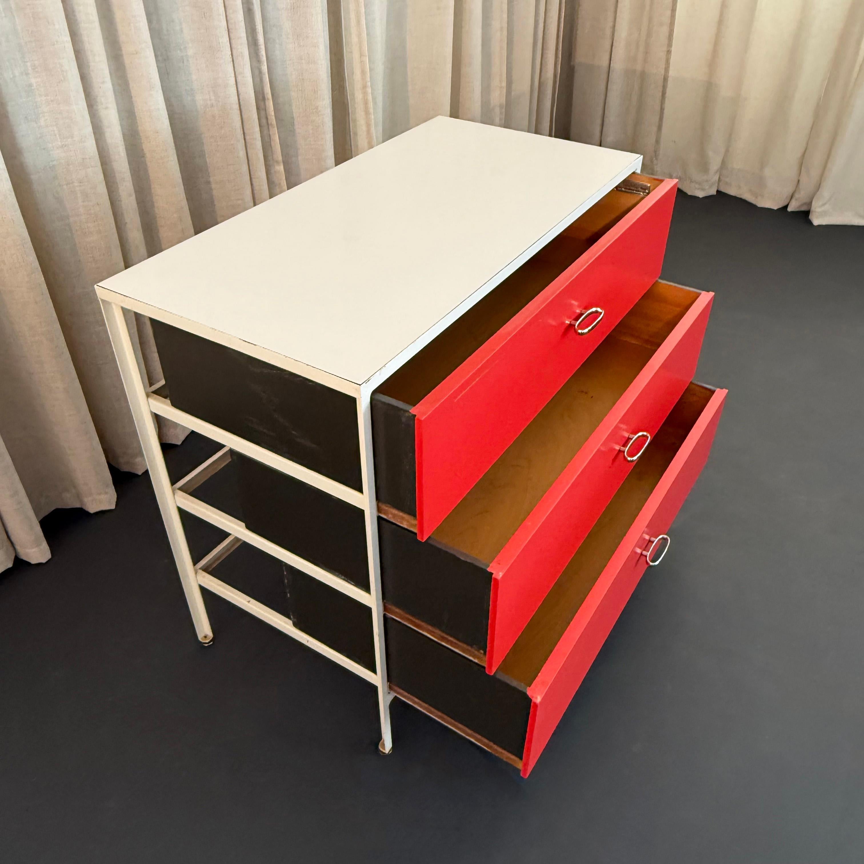 Acciaio Coppia di comò con struttura in acciaio di George Nelson per Herman Miller in vendita