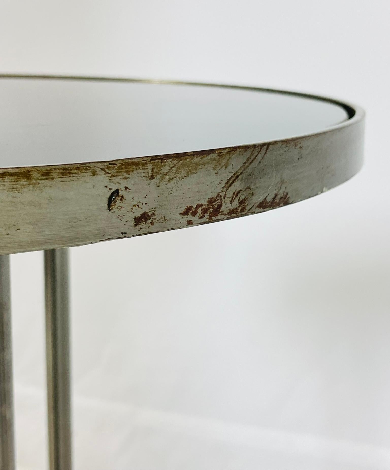 Paire de tables d'appoint/d'extrémité en acier et verre fabriquées en Italie en vente 3