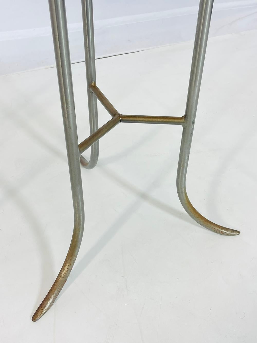 Paire de tables d'appoint/d'extrémité en acier et verre fabriquées en Italie en vente 4