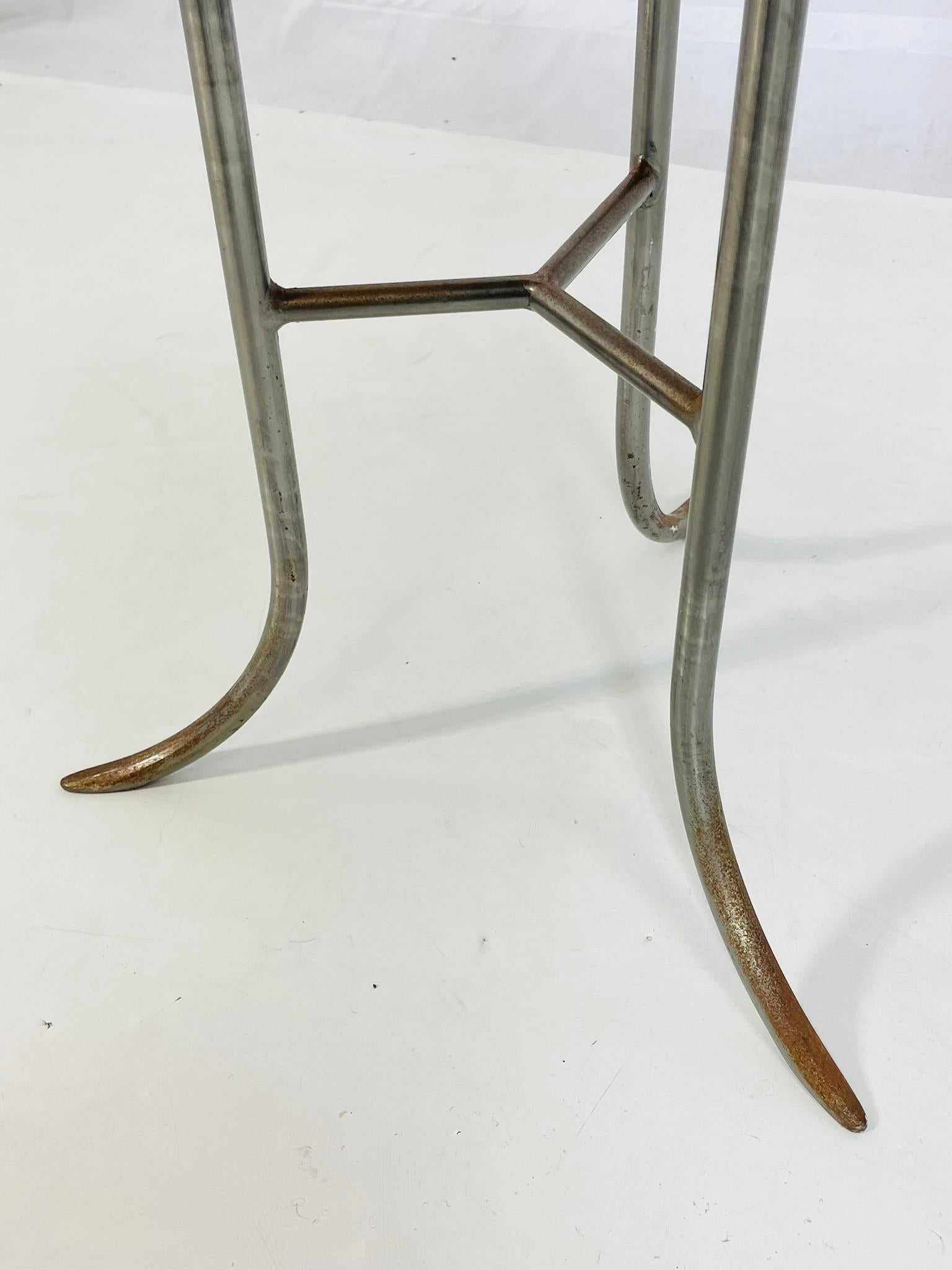 Paire de tables d'appoint/d'extrémité en acier et verre fabriquées en Italie en vente 5