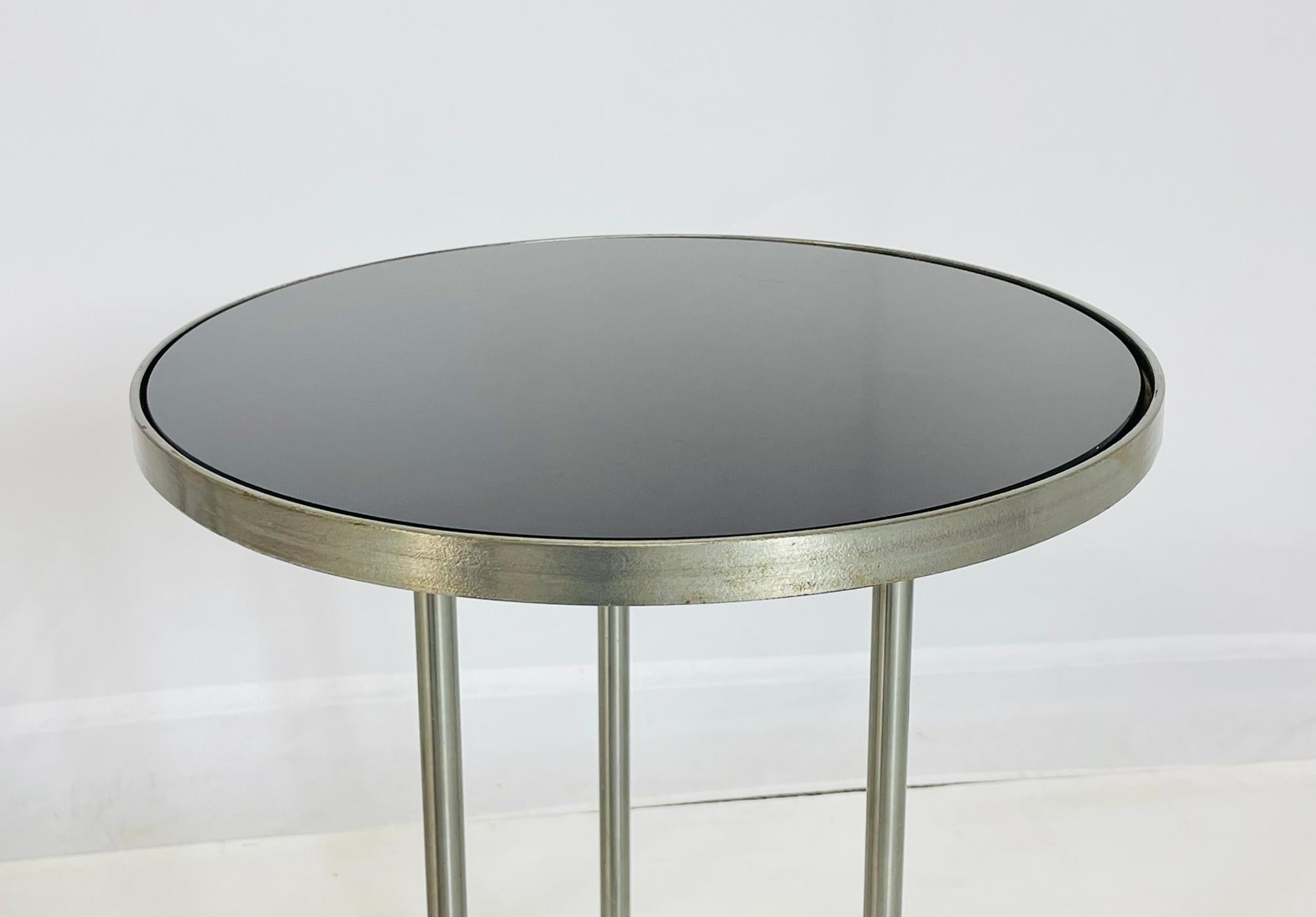 Paire de tables d'appoint/d'extrémité en acier et verre fabriquées en Italie en vente 6