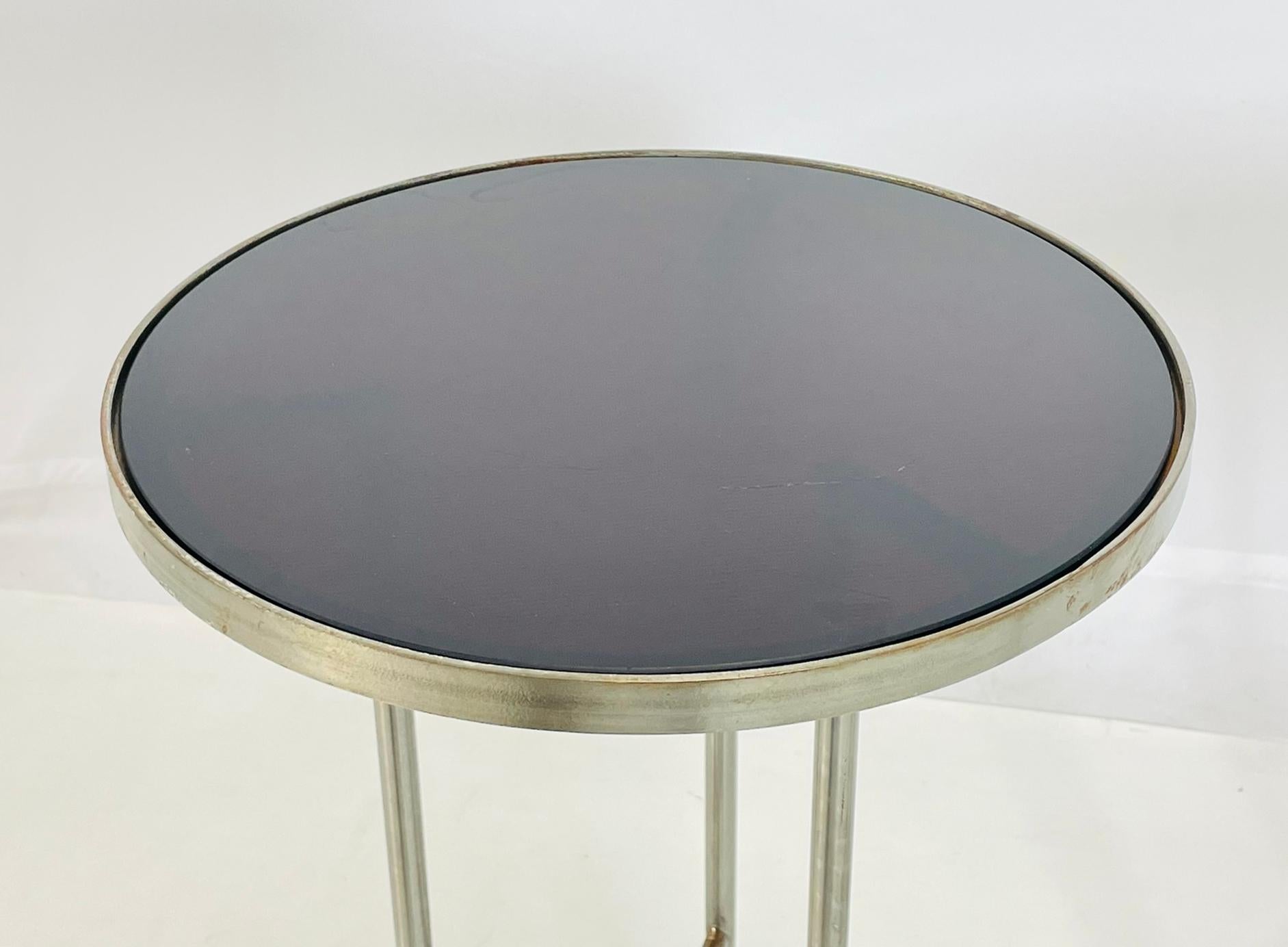 Paire de tables d'appoint/d'extrémité en acier et verre fabriquées en Italie en vente 7