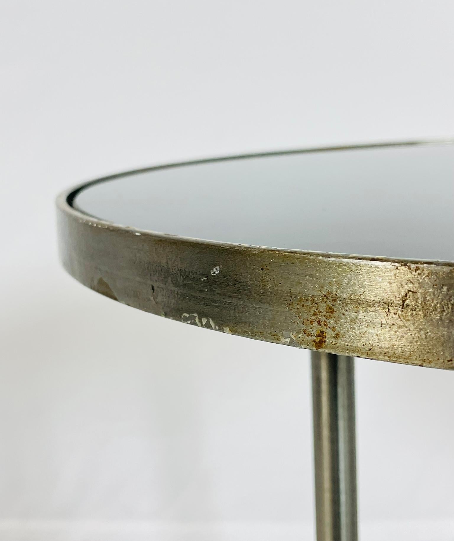 Paire de tables d'appoint/d'extrémité en acier et verre fabriquées en Italie en vente 9